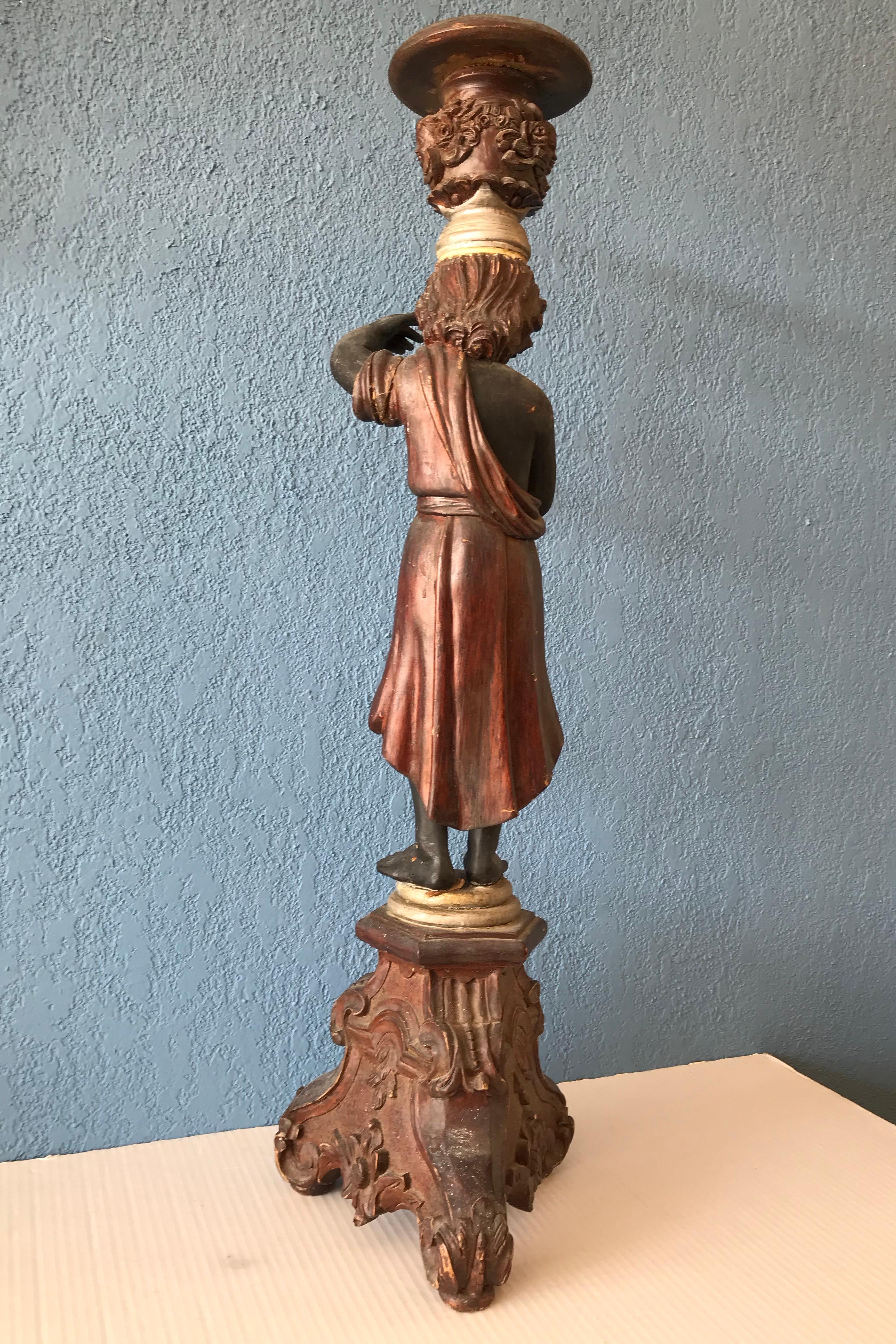 Piédestal figuratif italien sculpté du 19ème siècle en vente 6