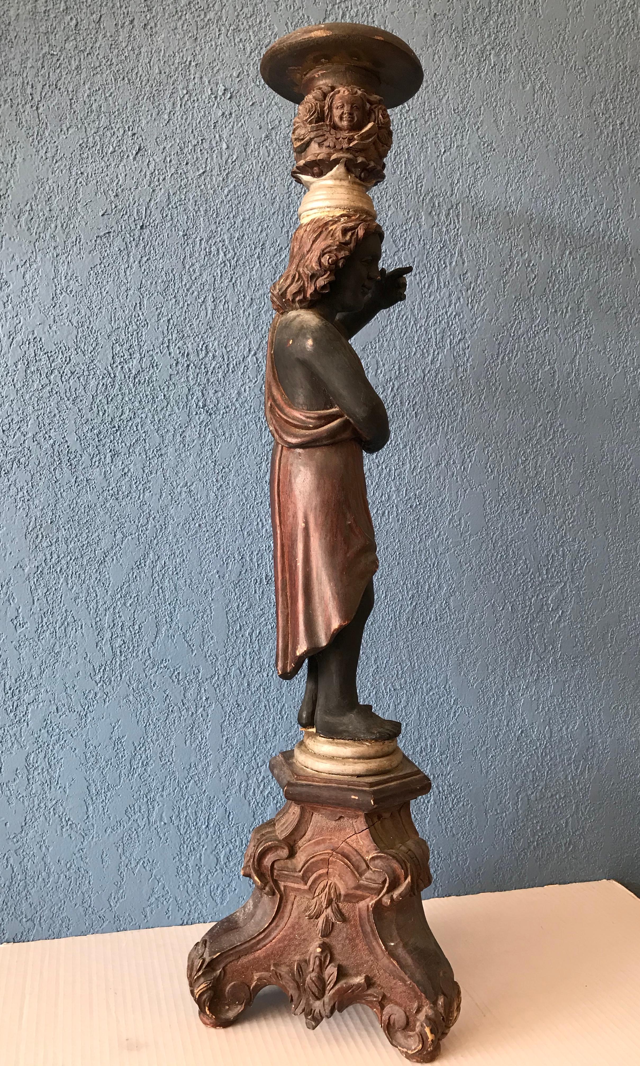 Piédestal figuratif italien sculpté du 19ème siècle en vente 3