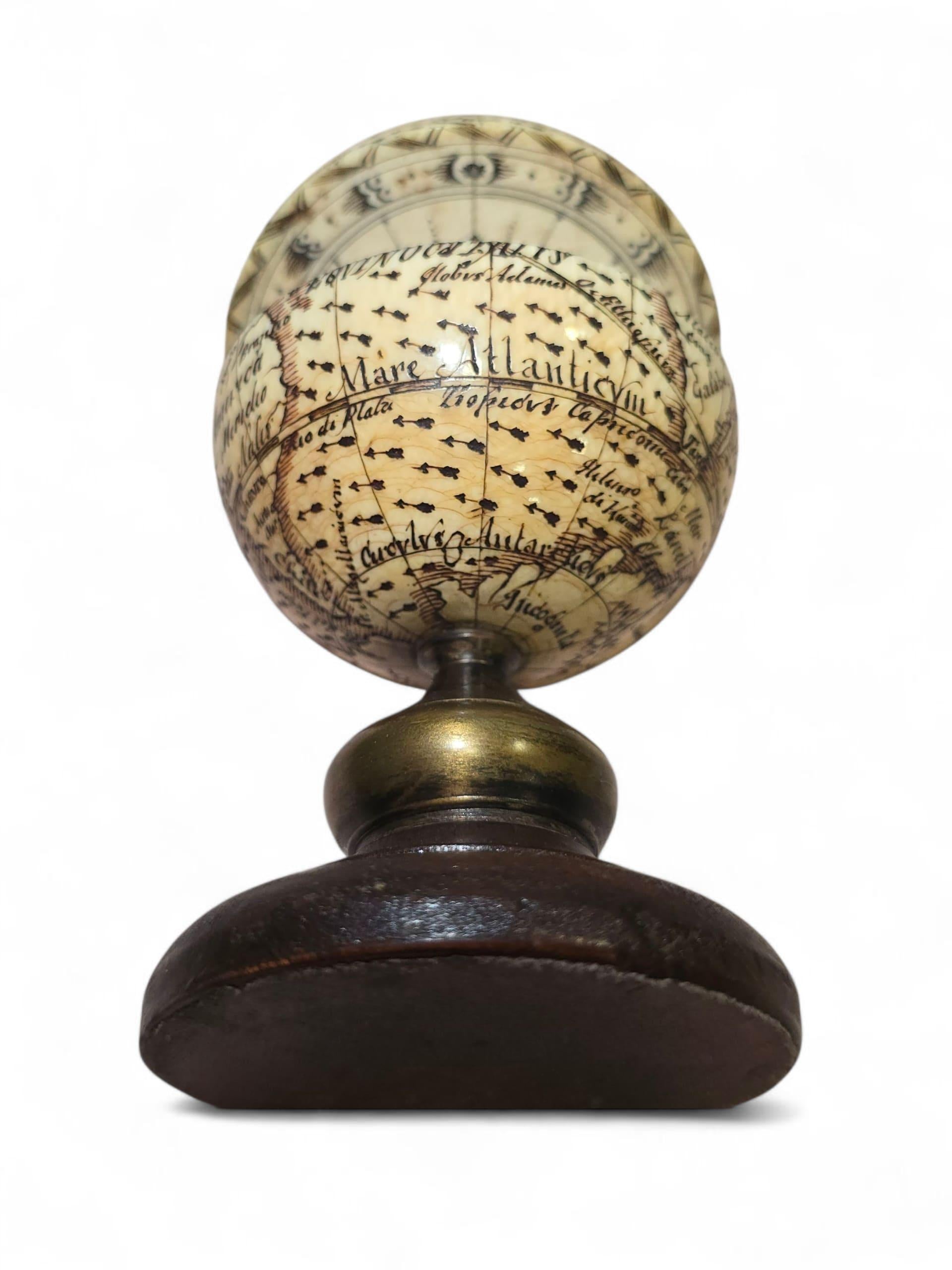 Globe terrestre en ivoire sculpté du XIXe siècle avec cadran solaire caché en vente 6