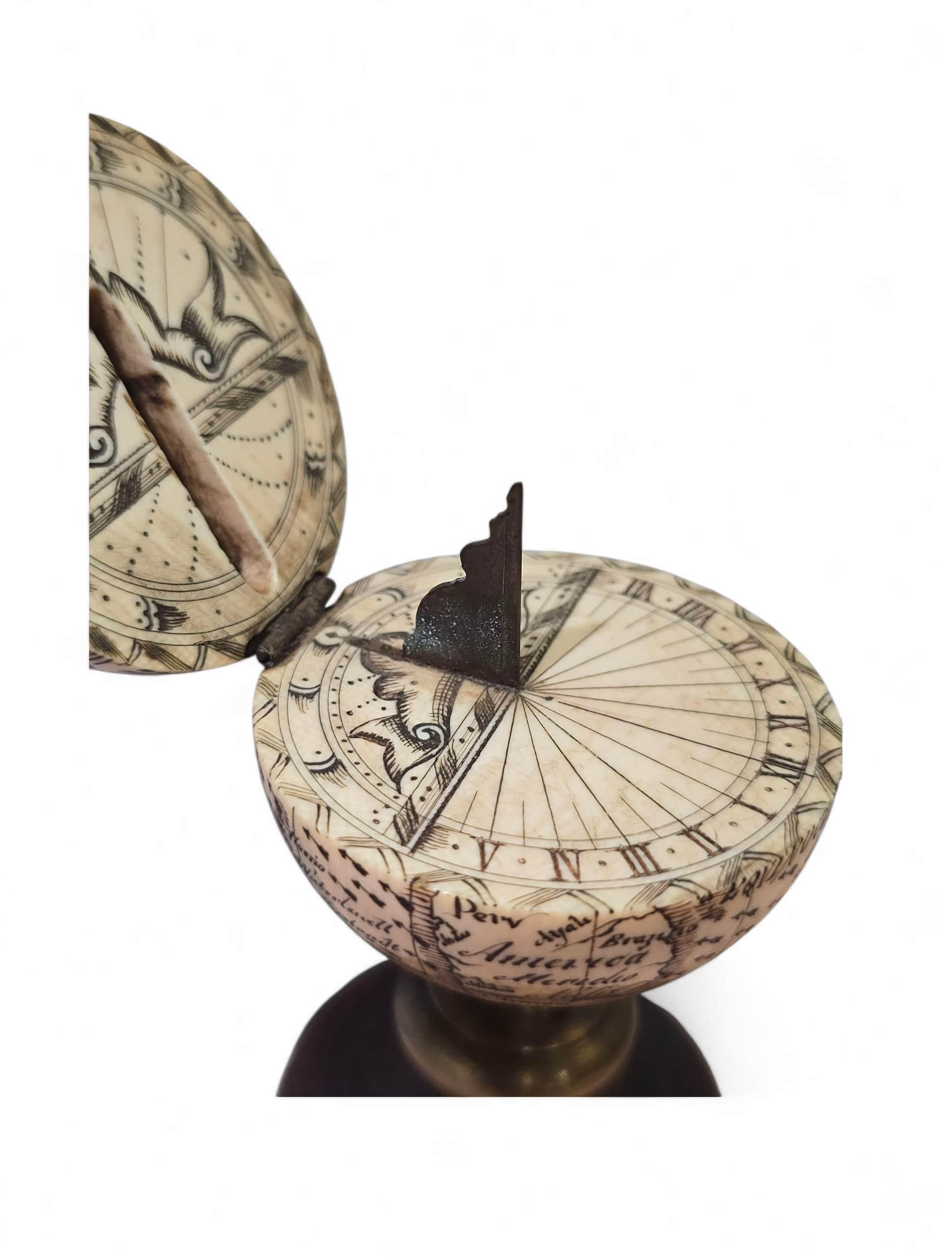 Globe terrestre en ivoire sculpté du XIXe siècle avec cadran solaire caché en vente 4