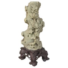 knospenvase aus geschnitztem Jadestein aus dem 19