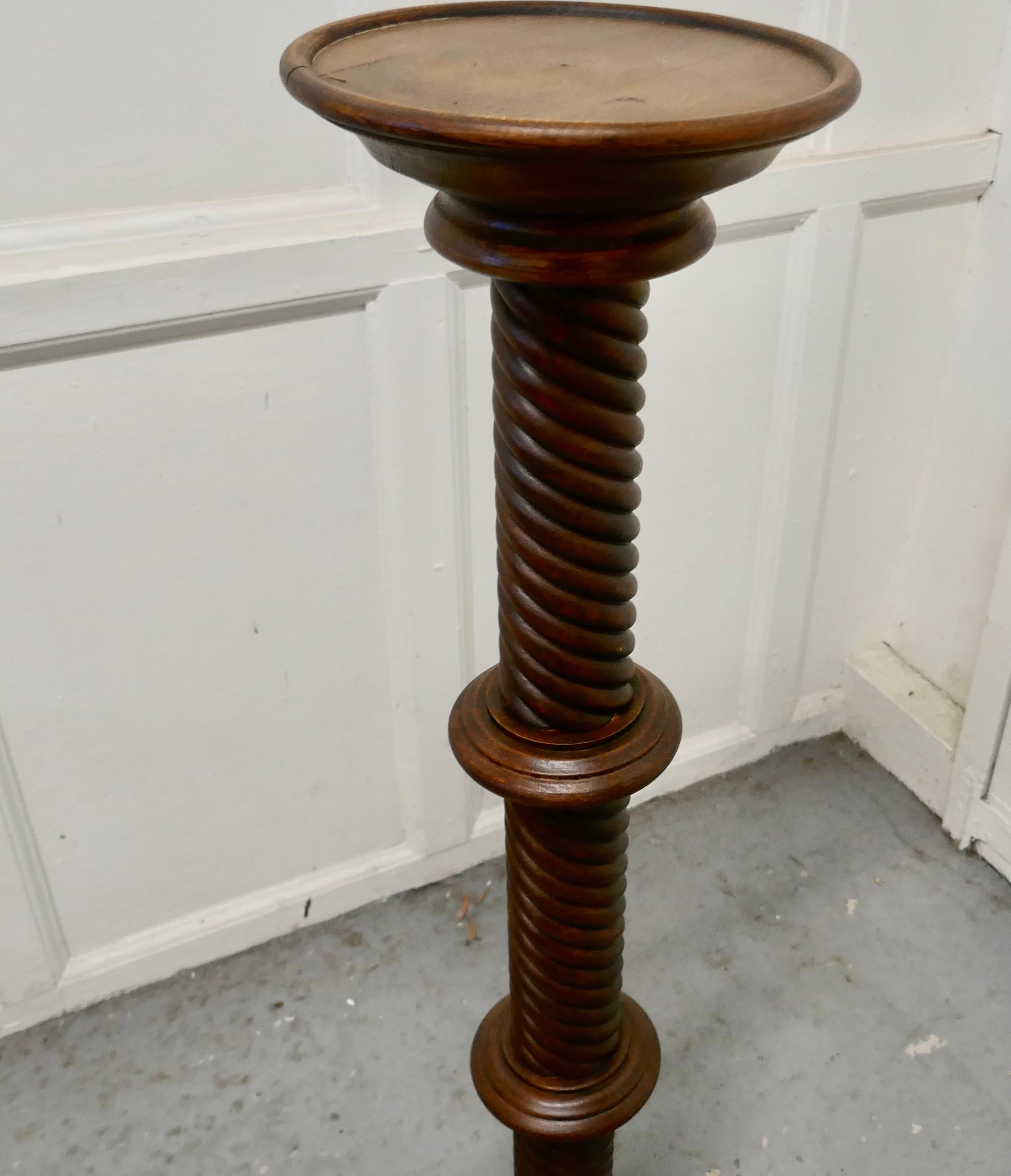 19th Century Carved Mahogany Pedestal Torchere For Sale 1