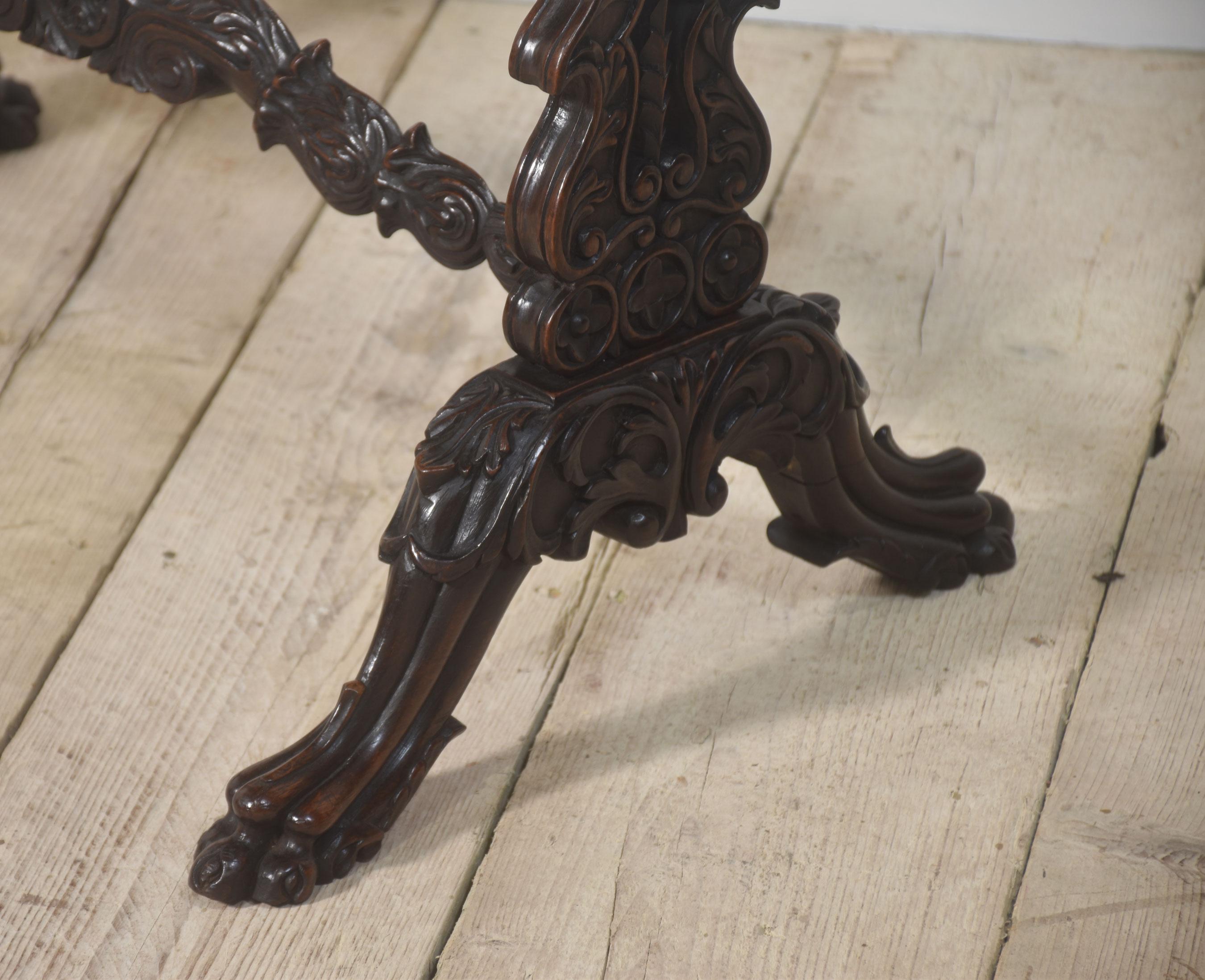 Table d'appoint en acajou sculpté du 19e siècle Bon état - En vente à Cheshire, GB