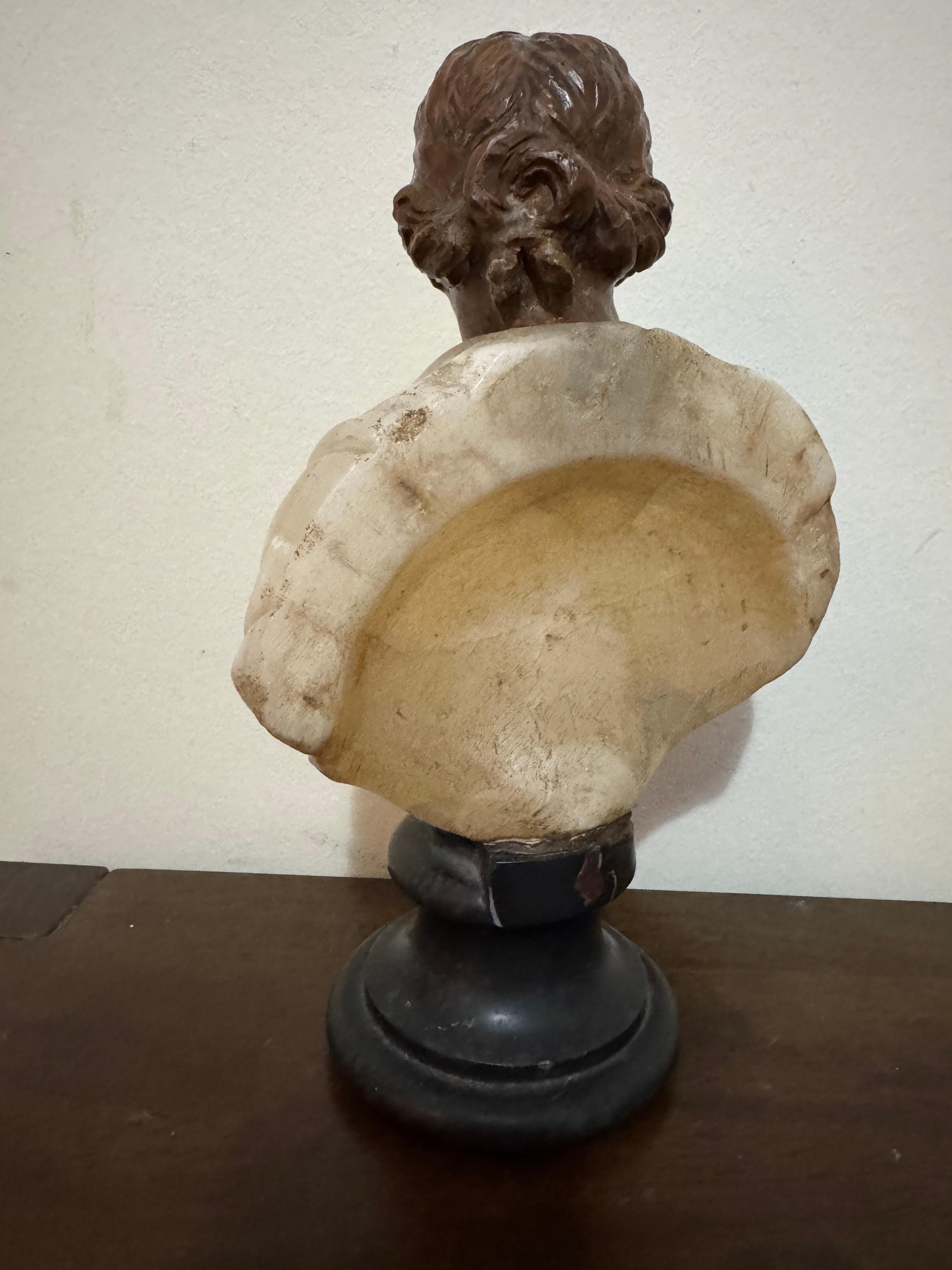Geschnitztes Marmorporträt einer Frau aus dem 19. im Angebot 3