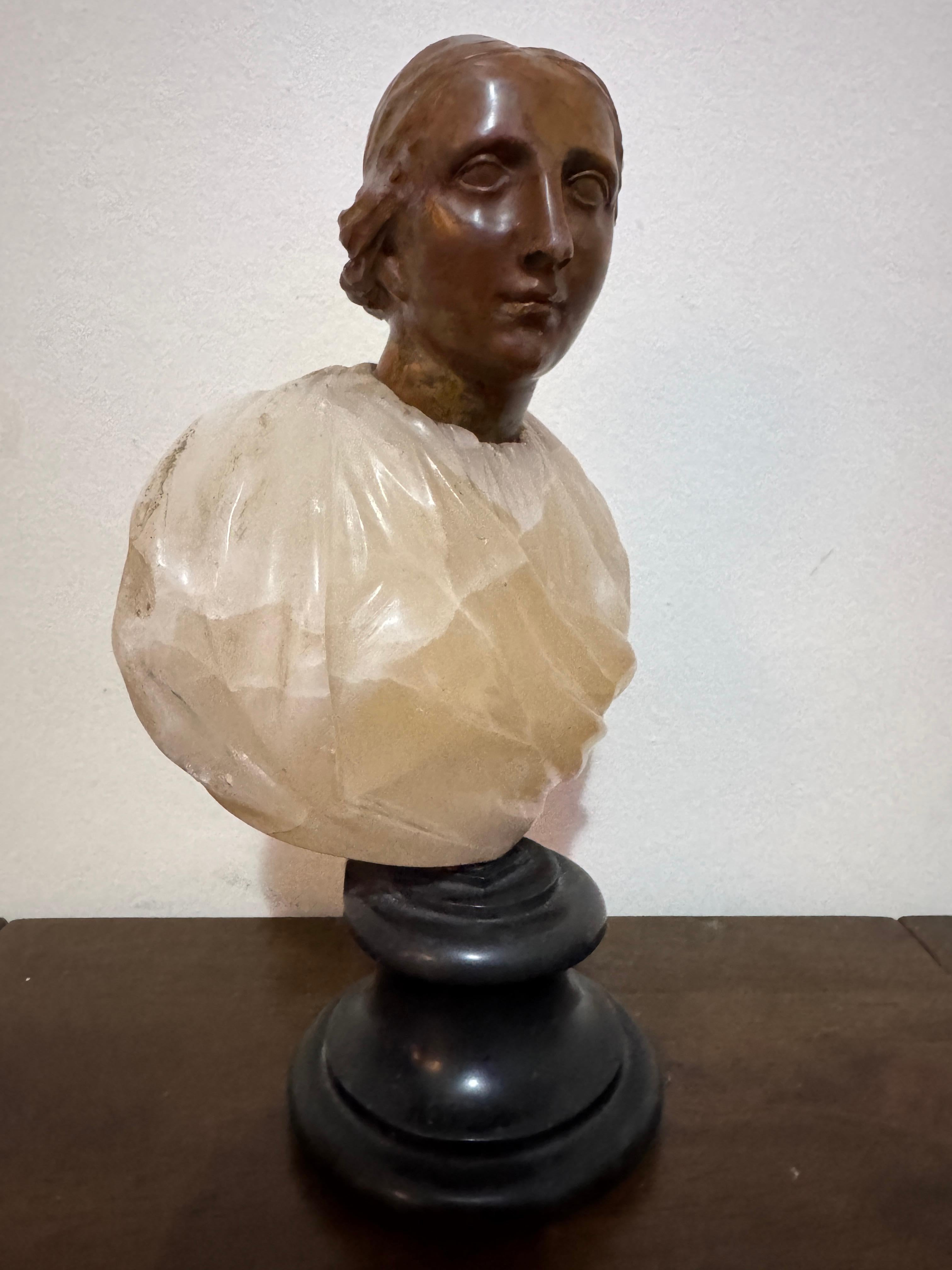 Geschnitztes Marmorporträt einer Frau aus dem 19. (Klassisch-römisch) im Angebot