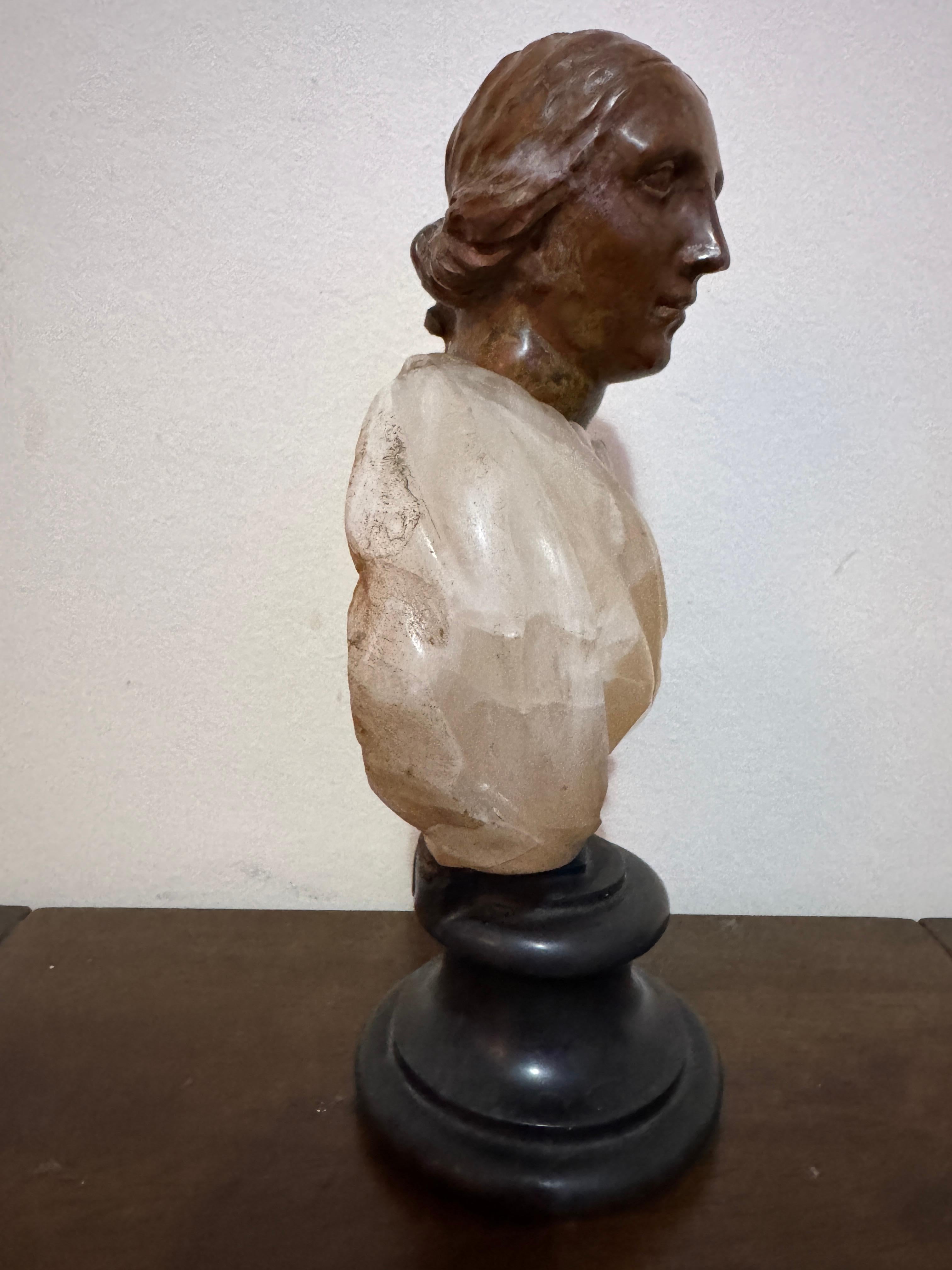 Geschnitztes Marmorporträt einer Frau aus dem 19. (Handgeschnitzt) im Angebot