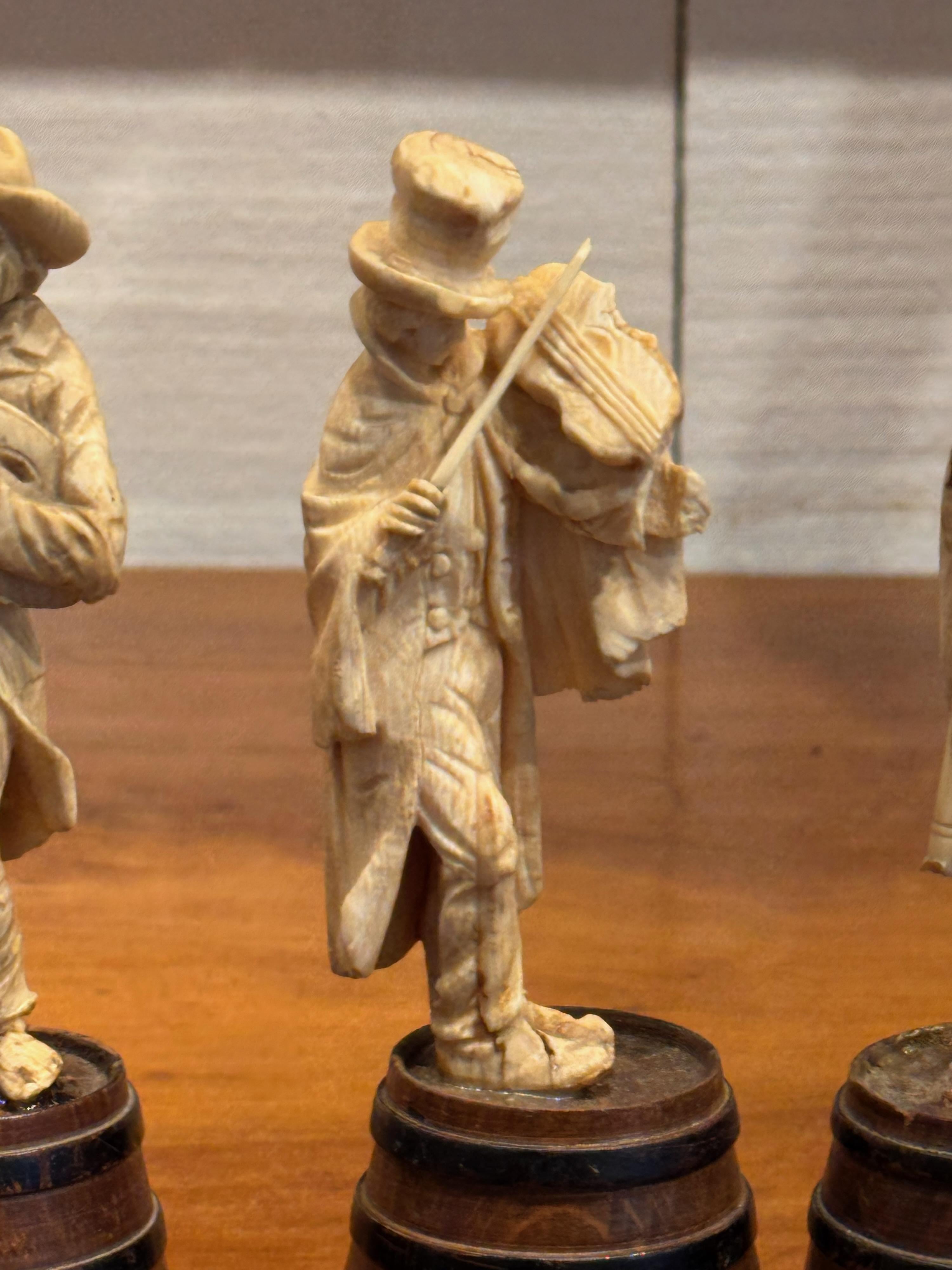 Set di 7 figure musicali intagliate del XIX secolo in vendita 1