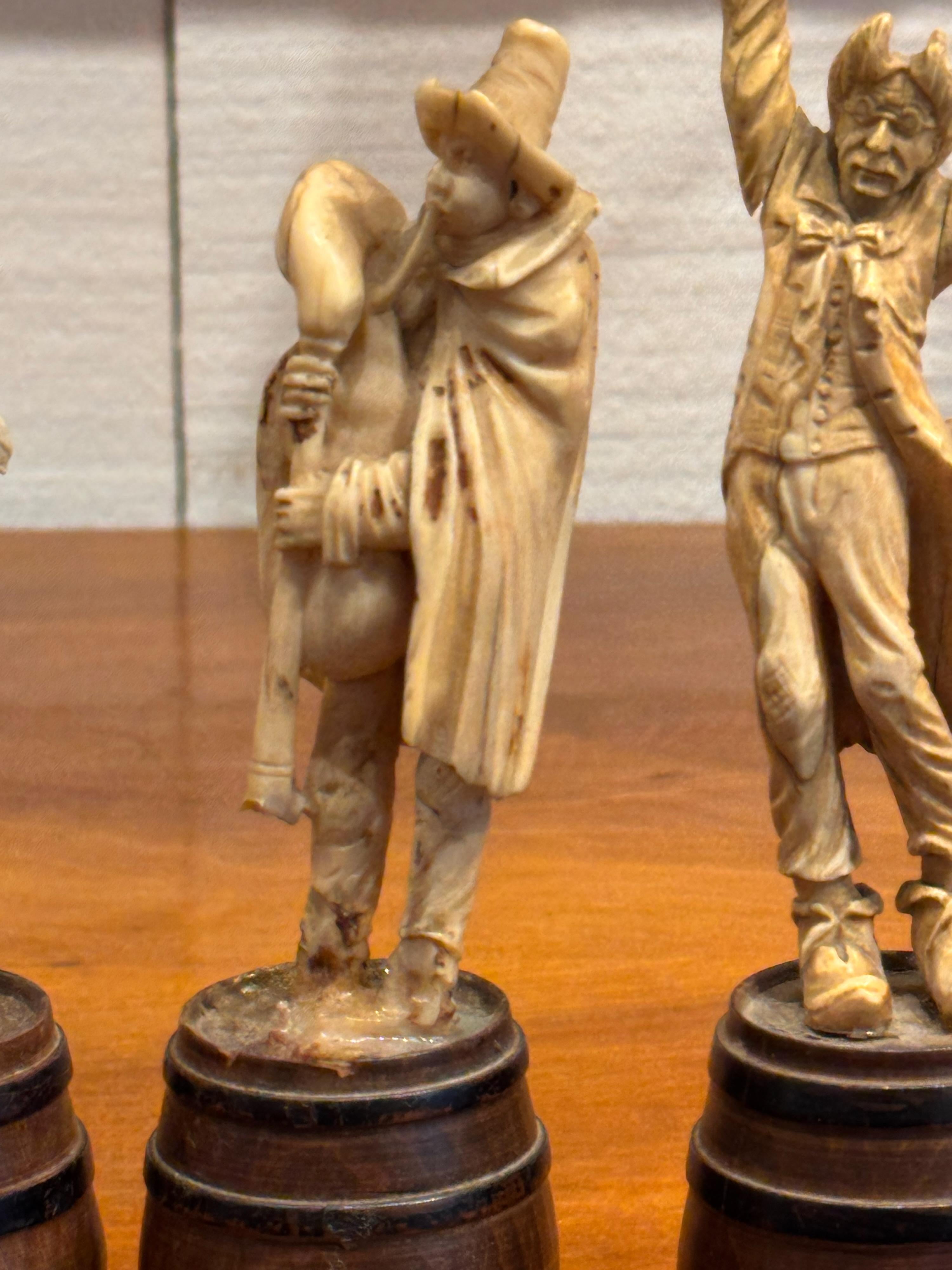 Set di 7 figure musicali intagliate del XIX secolo in vendita 2