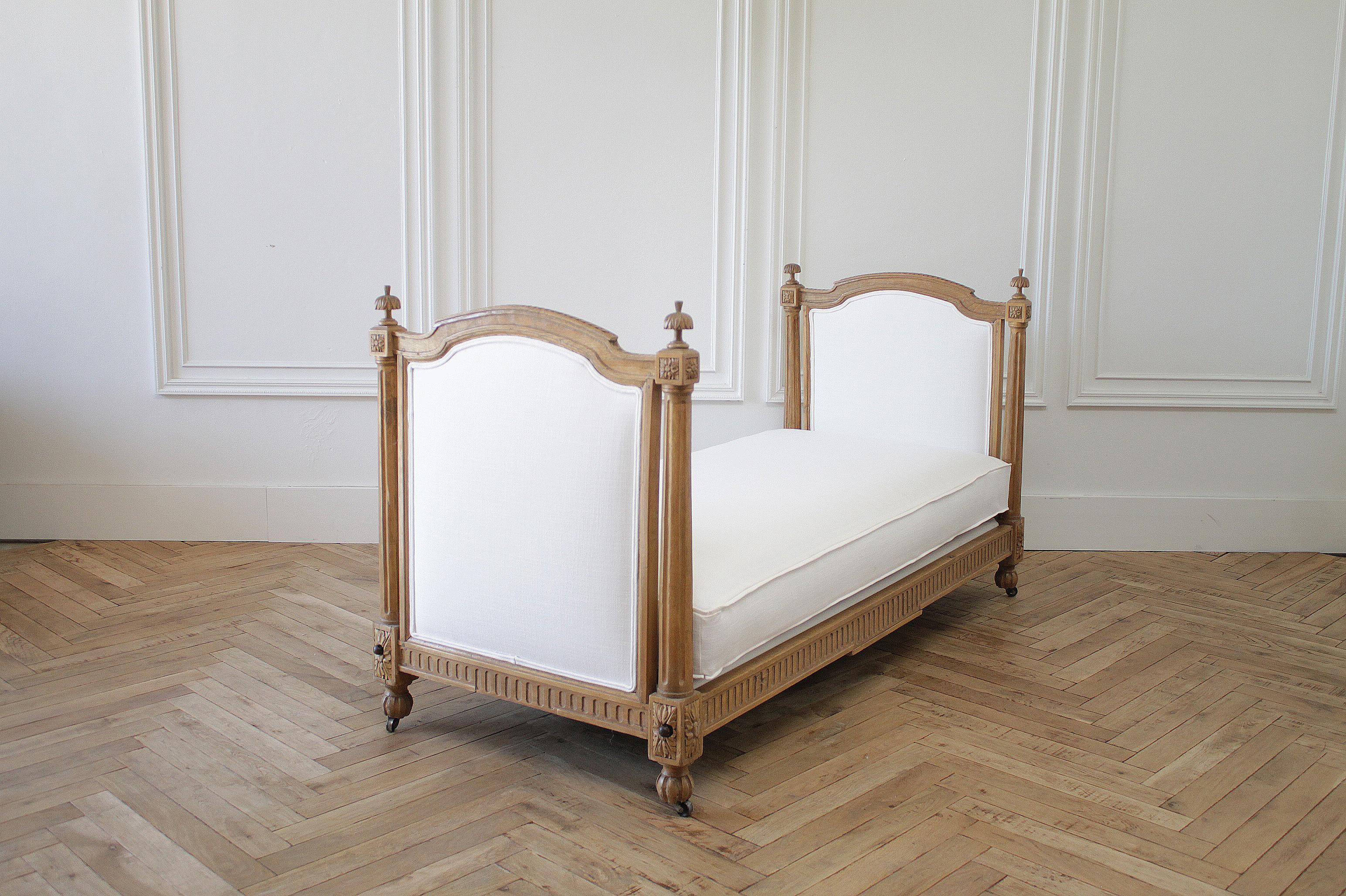 19th century carved natural walnut daybed with white upholstery
Original side rails and bolt construction, this daybed is solid and sturdy. Original caster wheels, with carved finials. We reupholstered this in a durable easy to clean white nubby
