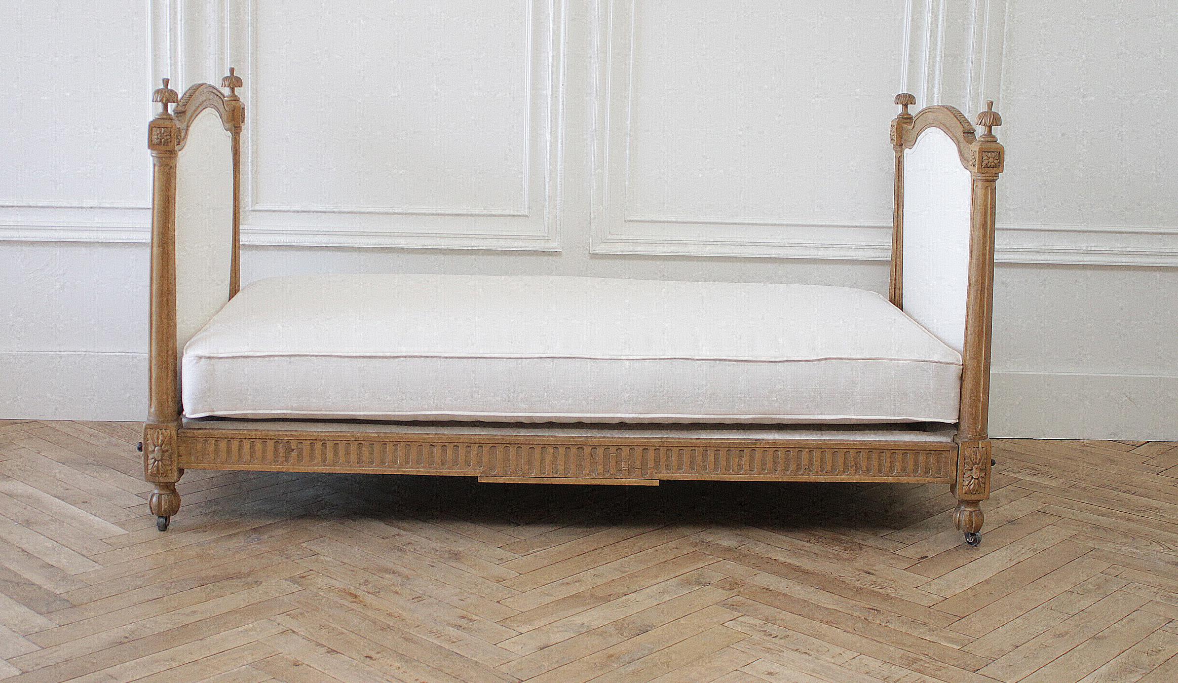 French 19th Century Carved Natural Walnut Daybed with White Upholstery
