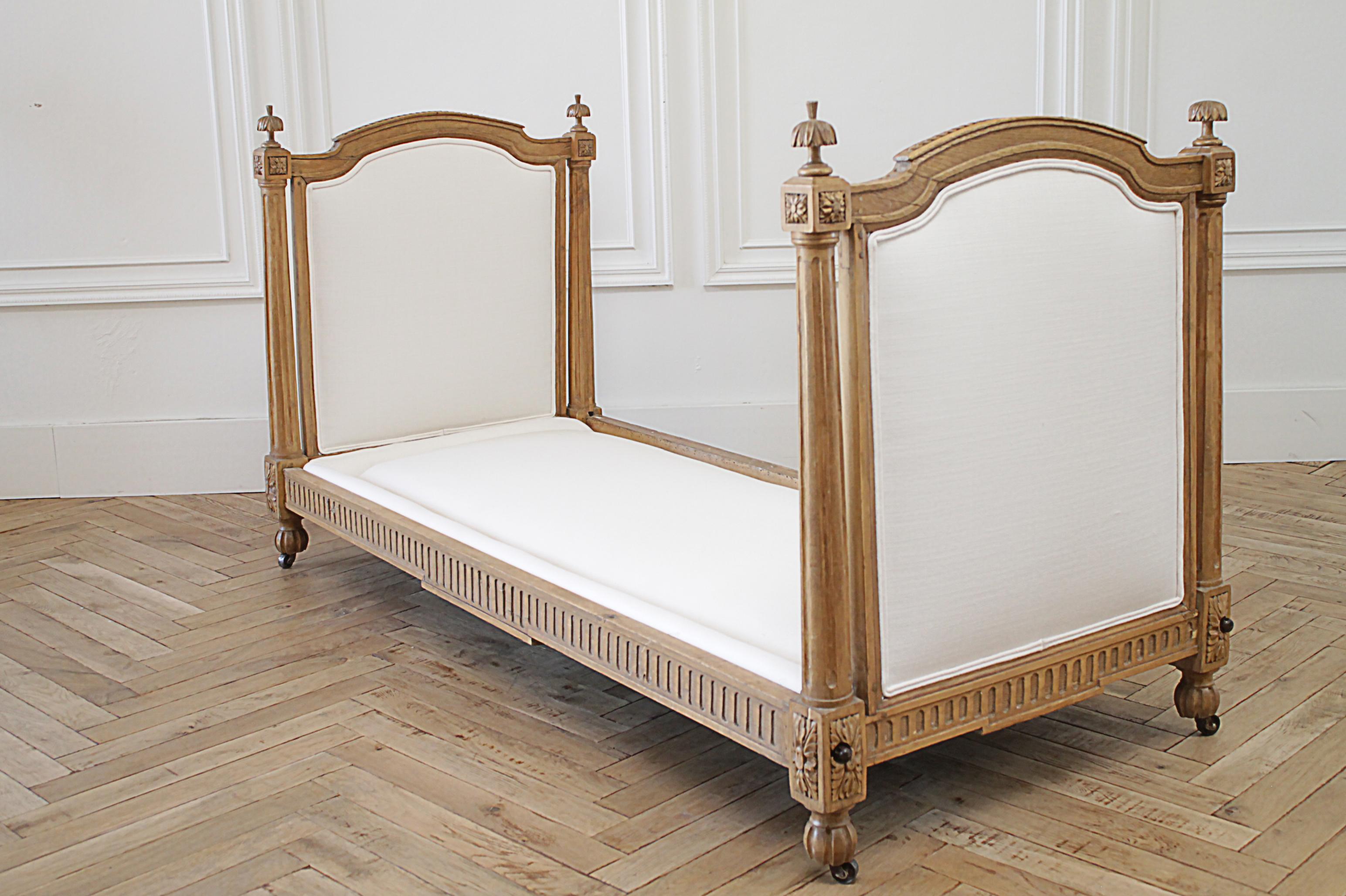 Foam 19th Century Carved Natural Walnut Daybed with White Upholstery