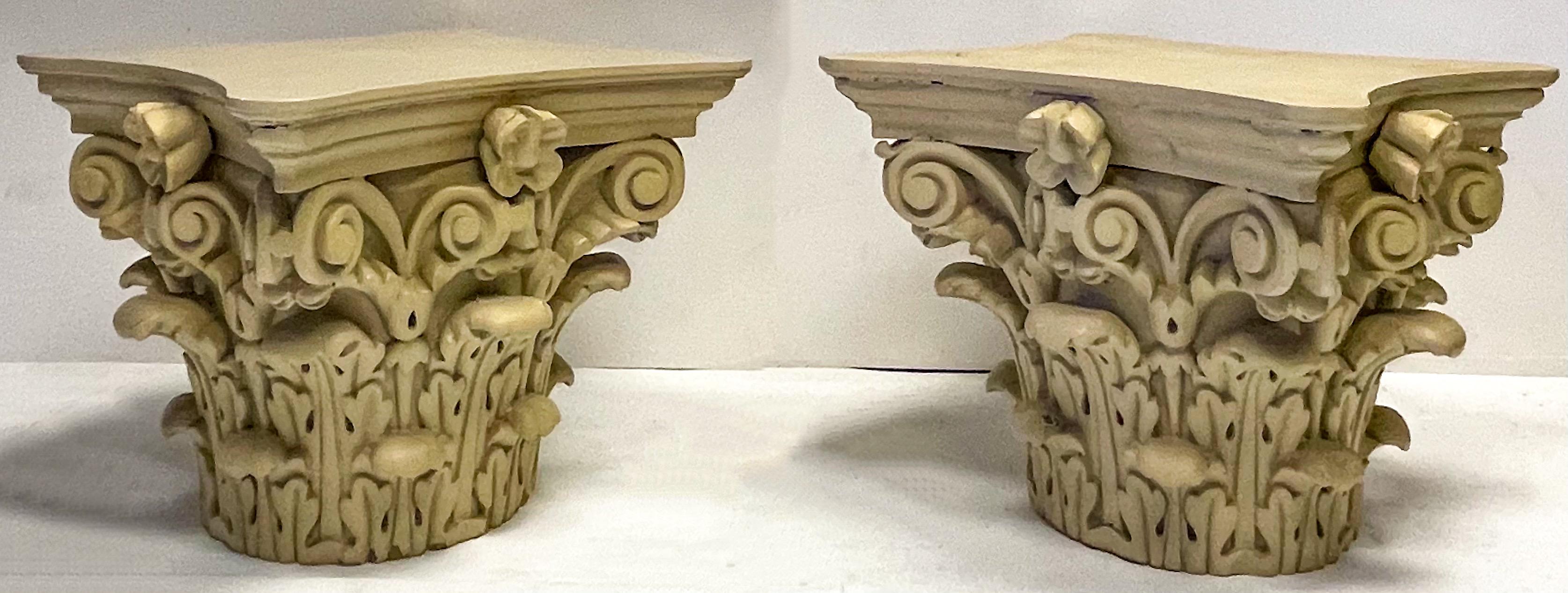 Paire de chapiteaux de style néo-classique sculptés du 19ème siècle Bon état - En vente à Kennesaw, GA