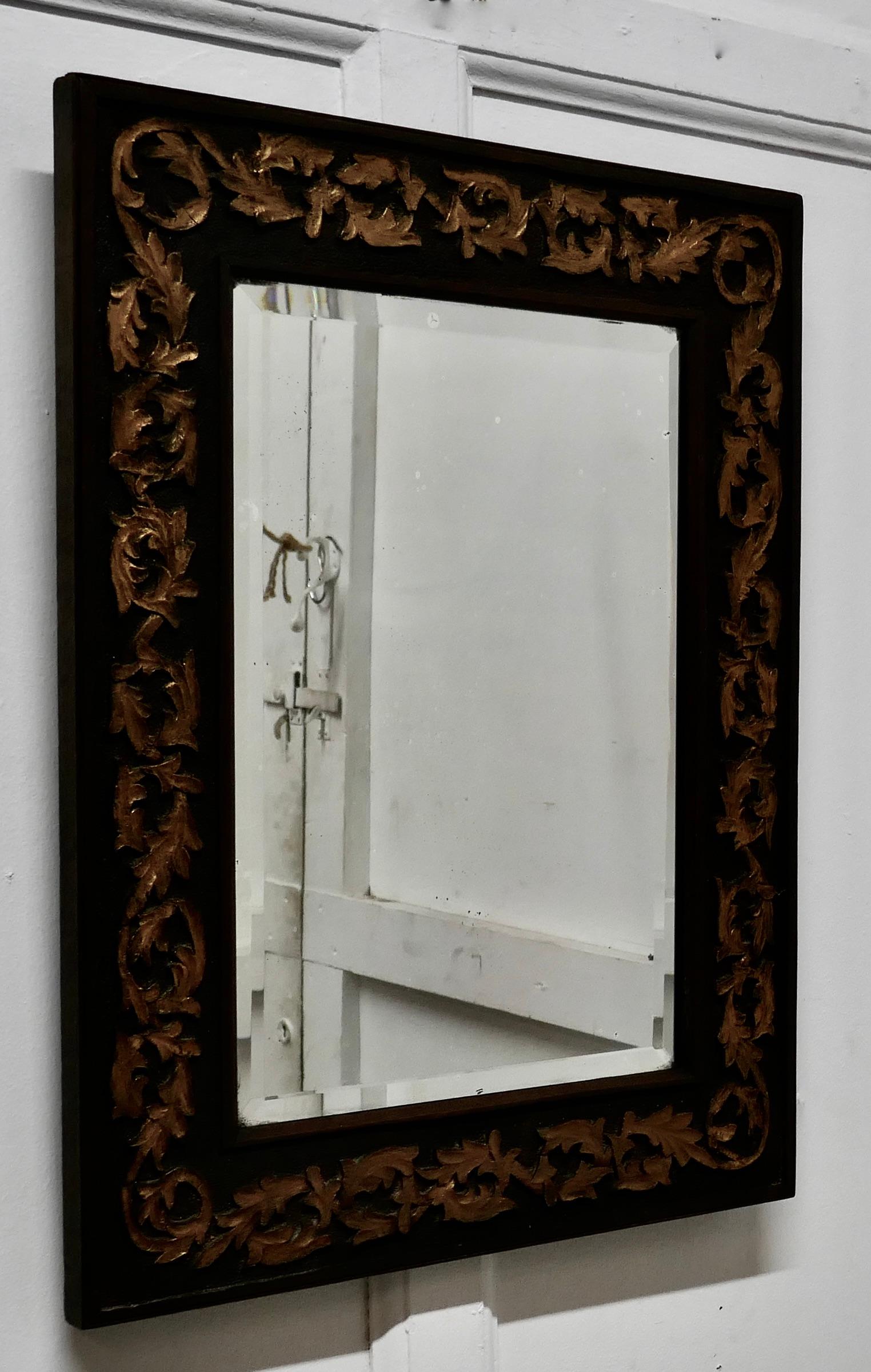 Specchio da parete del XIX secolo in Oak intagliato e dorato in vendita 1
