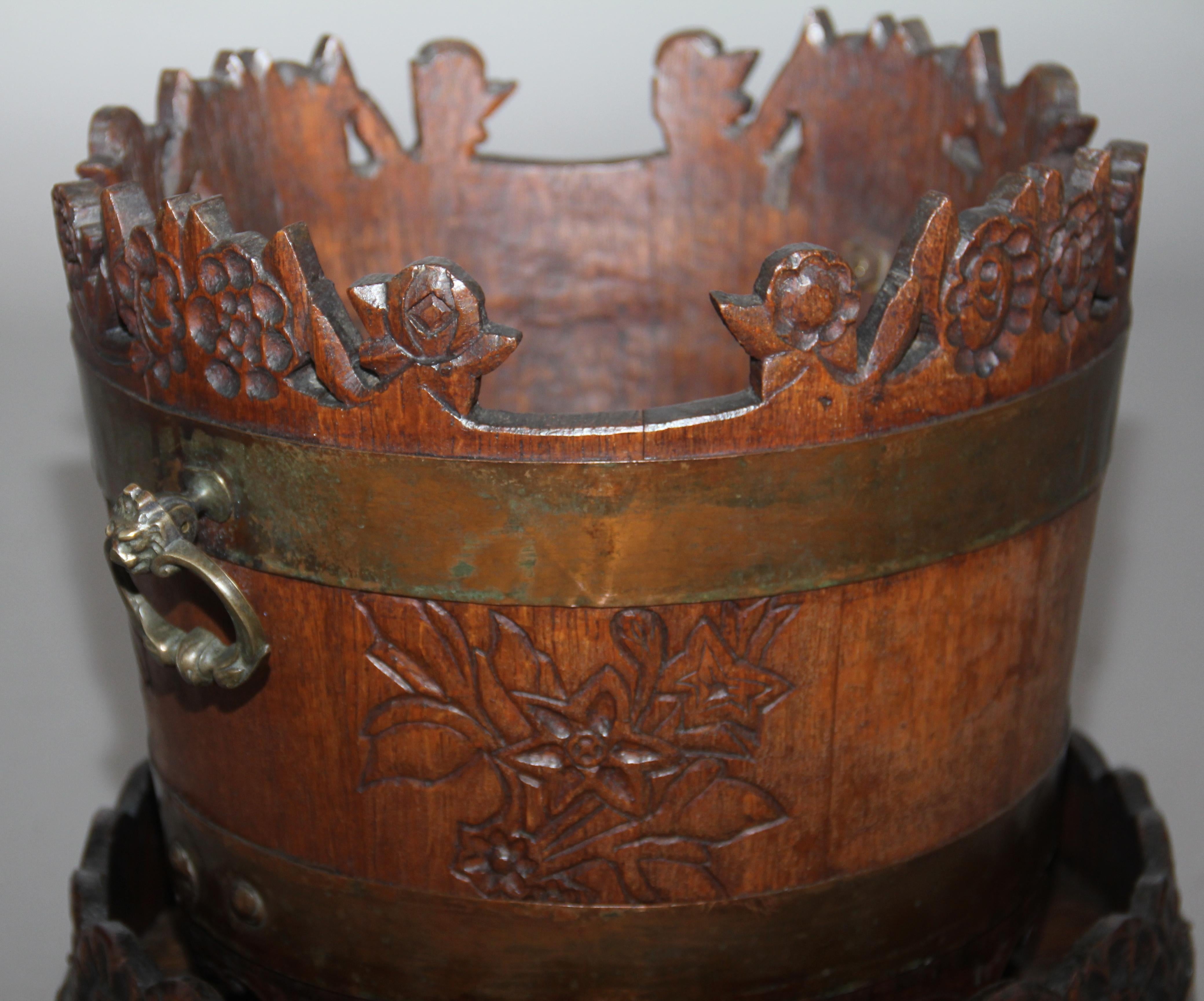 19th Century Carved Oak Bucket and Stand For Sale 5