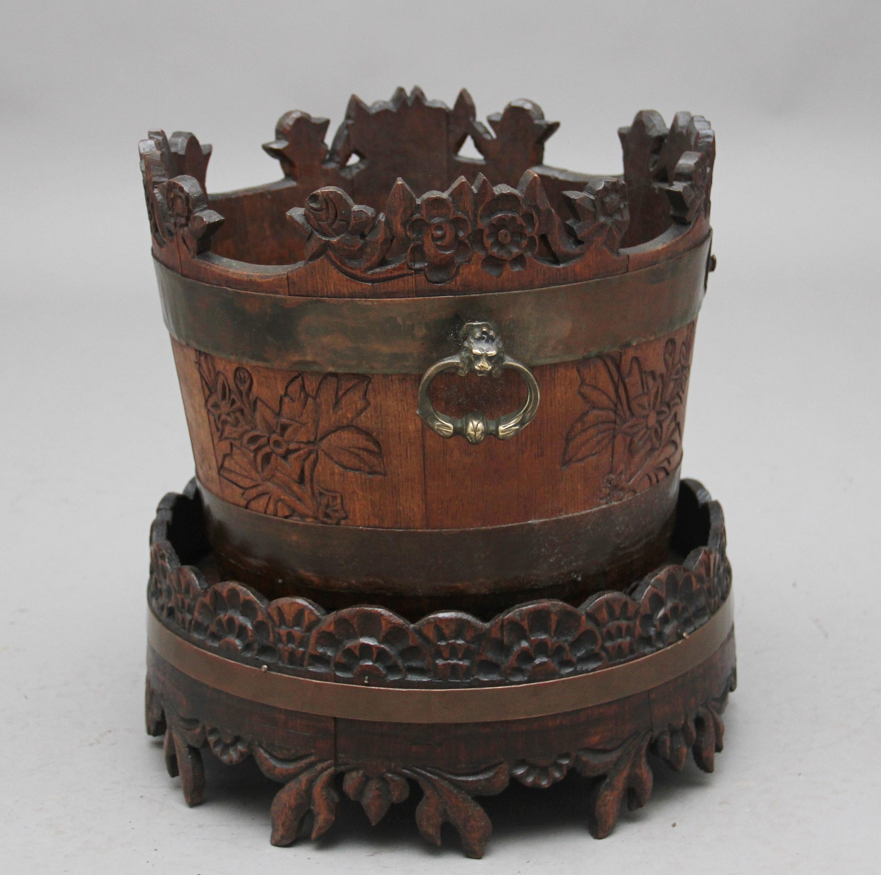 19th Century Carved Oak Bucket and Stand In Good Condition For Sale In Martlesham, GB