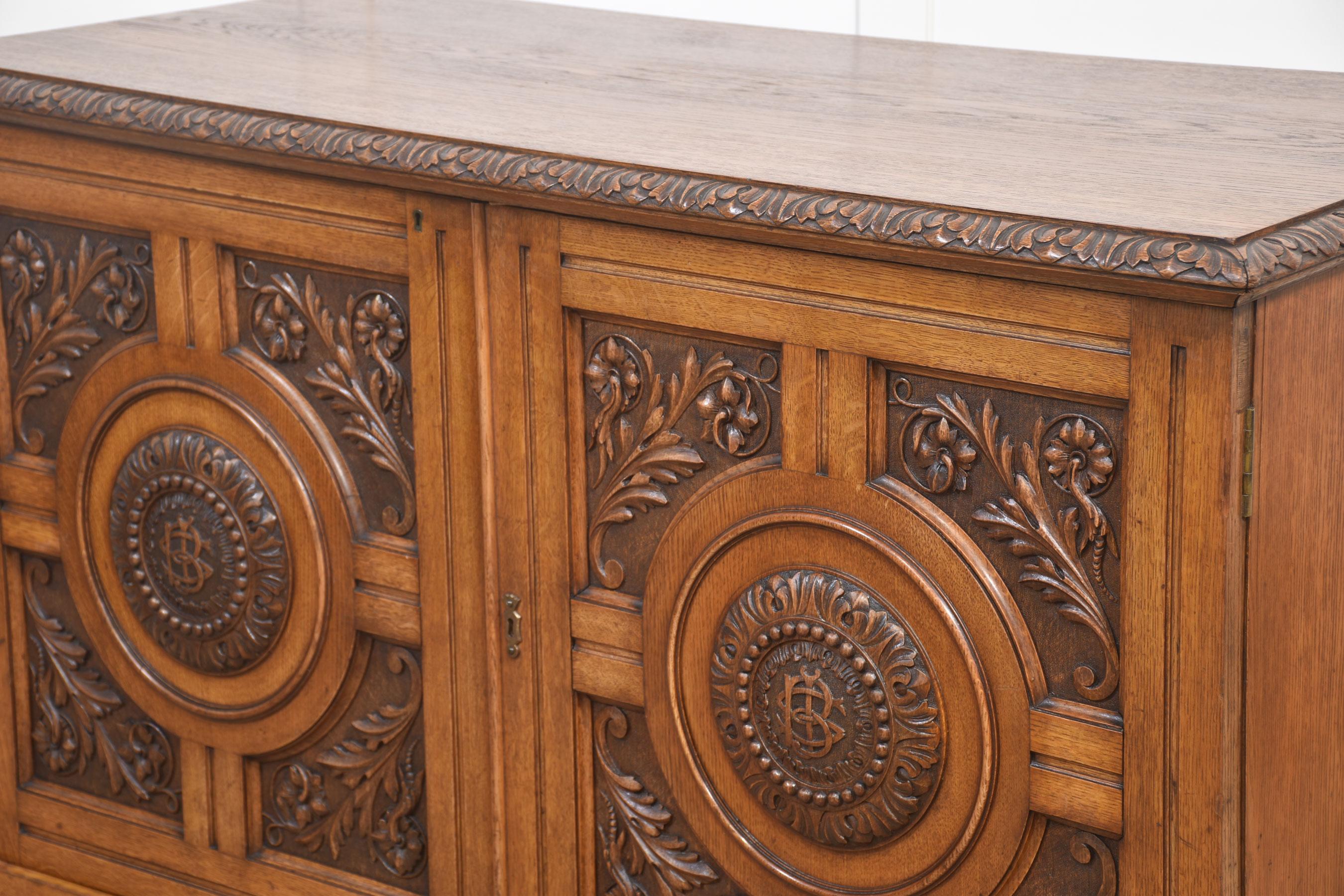 19th century carved oak Cabinet For Sale 7