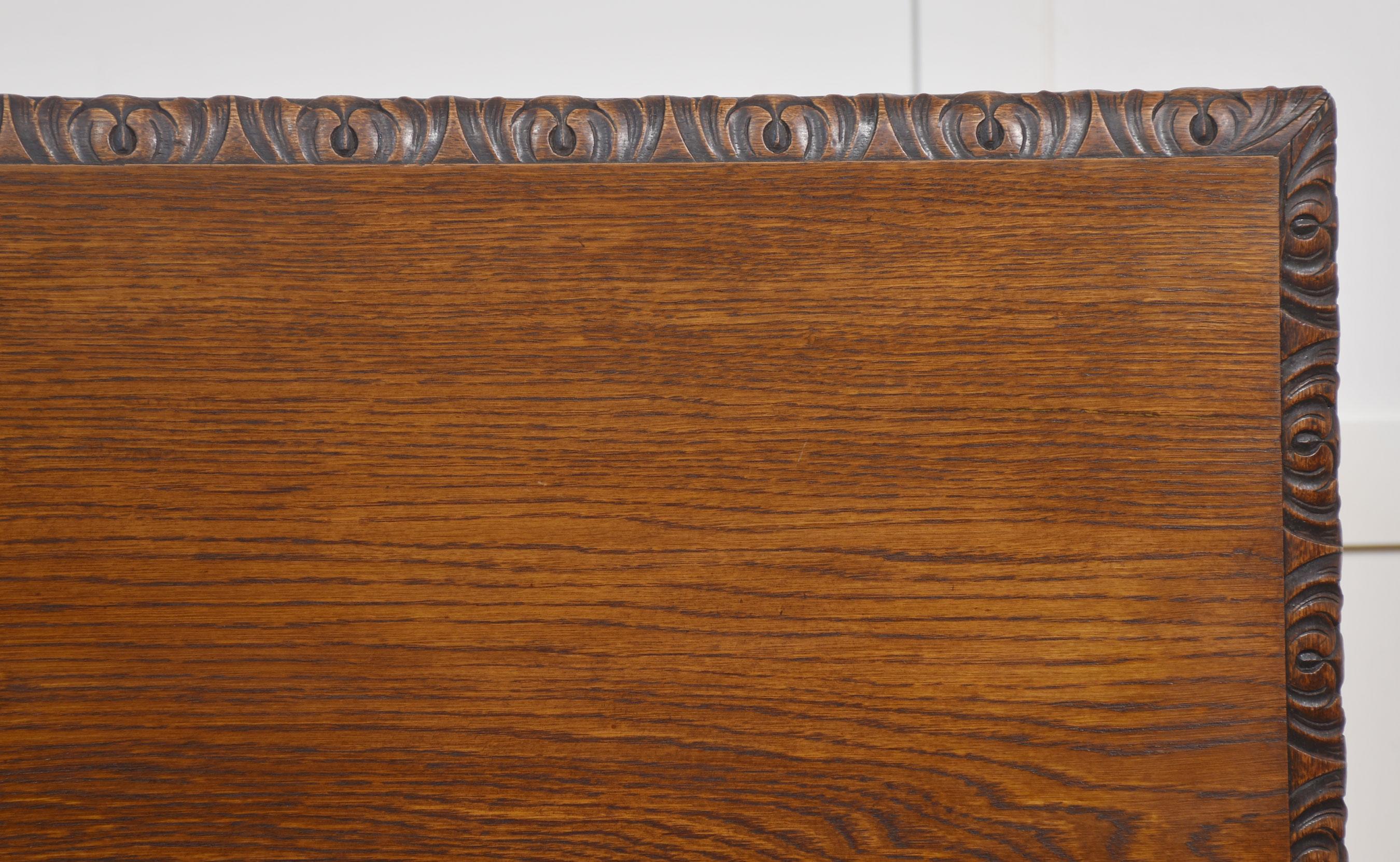 19th century carved oak Cabinet For Sale 8