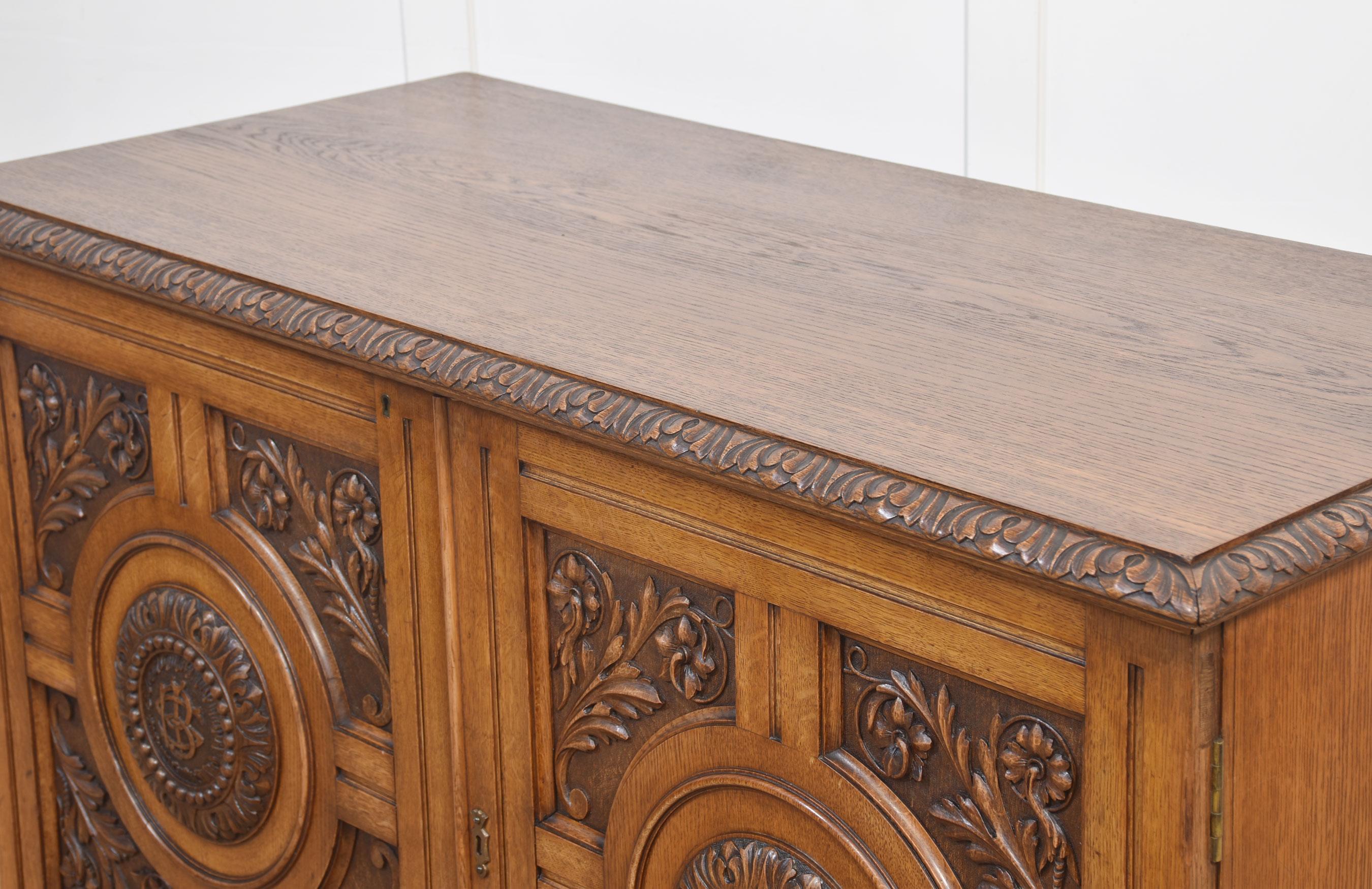 19th century carved oak Cabinet For Sale 9