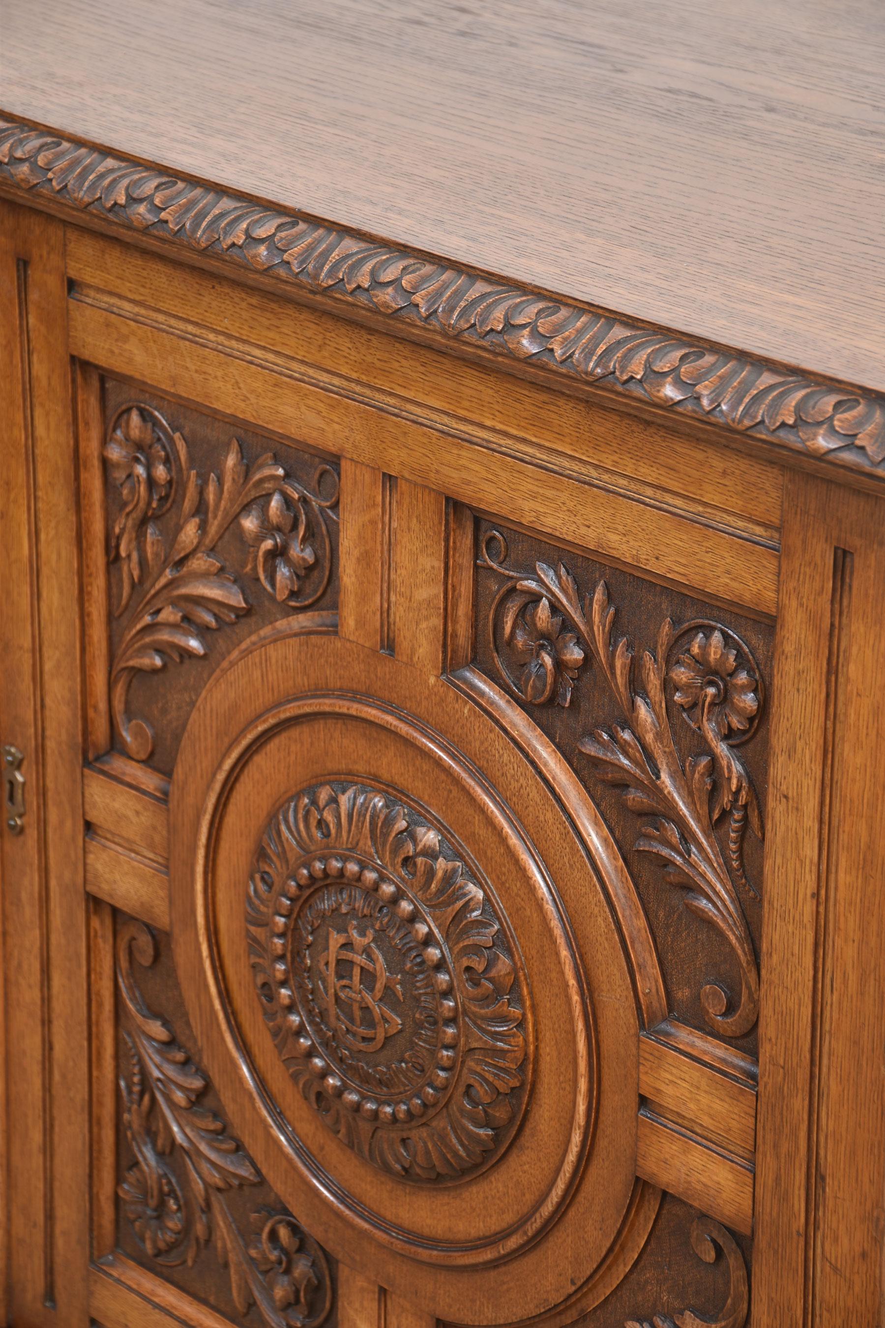 19th century carved oak Cabinet For Sale 10
