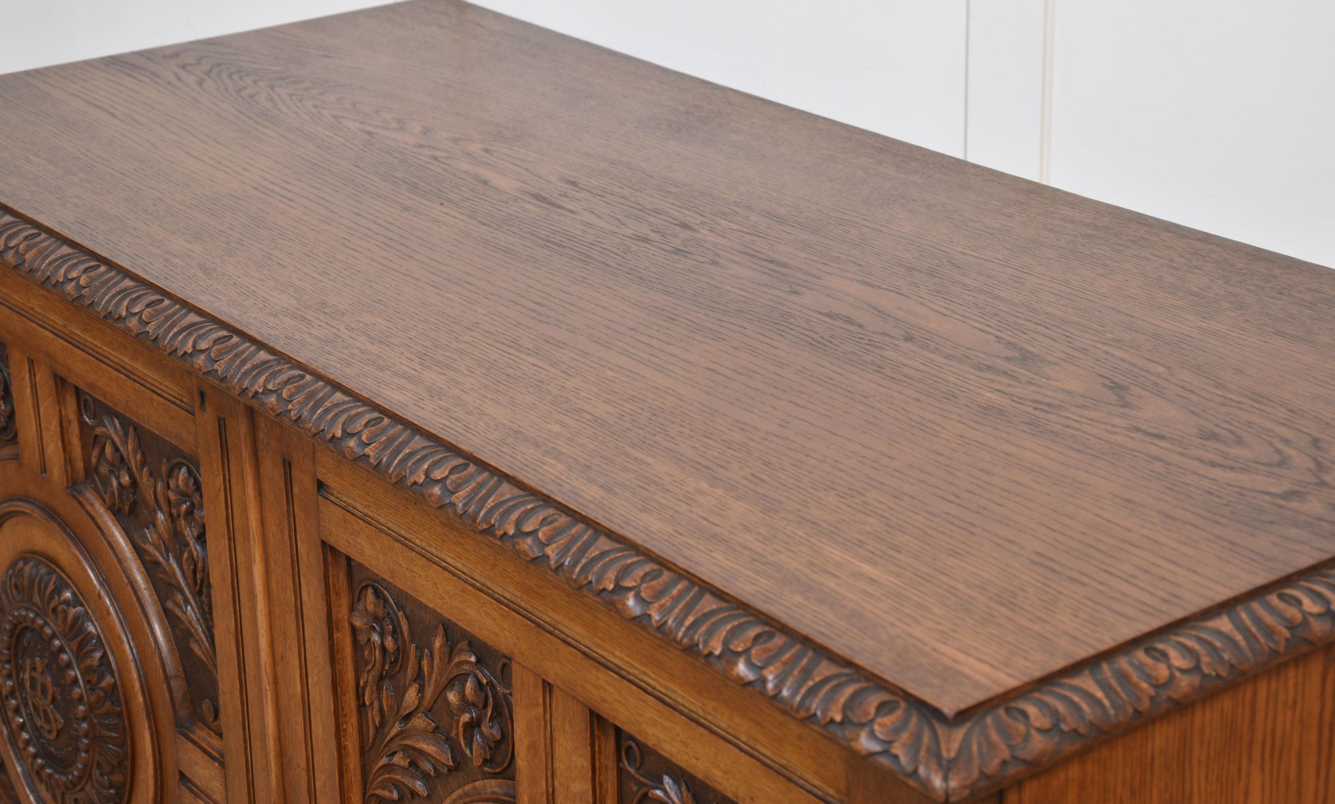 19th century carved oak Cabinet For Sale 11