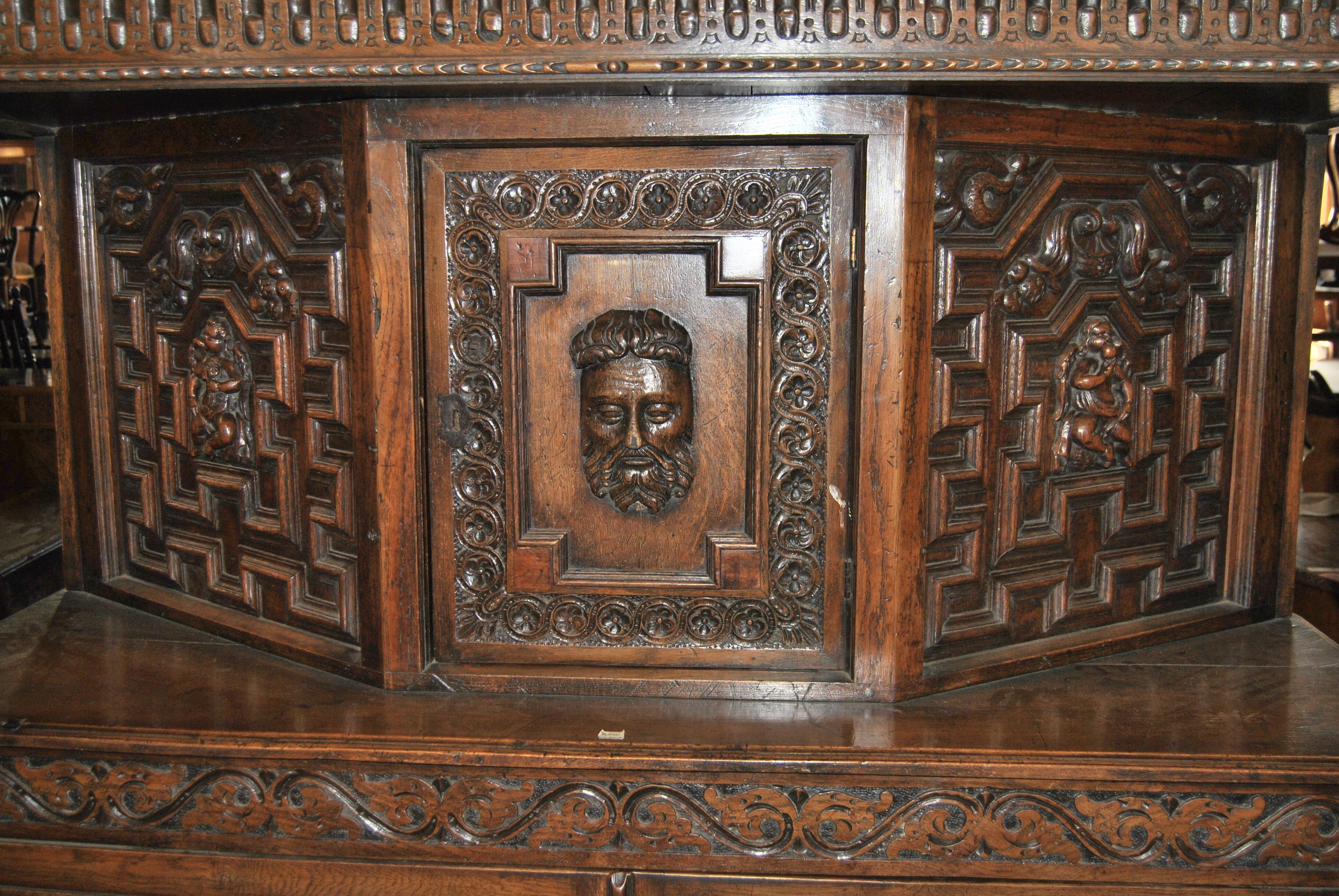 court cabinet