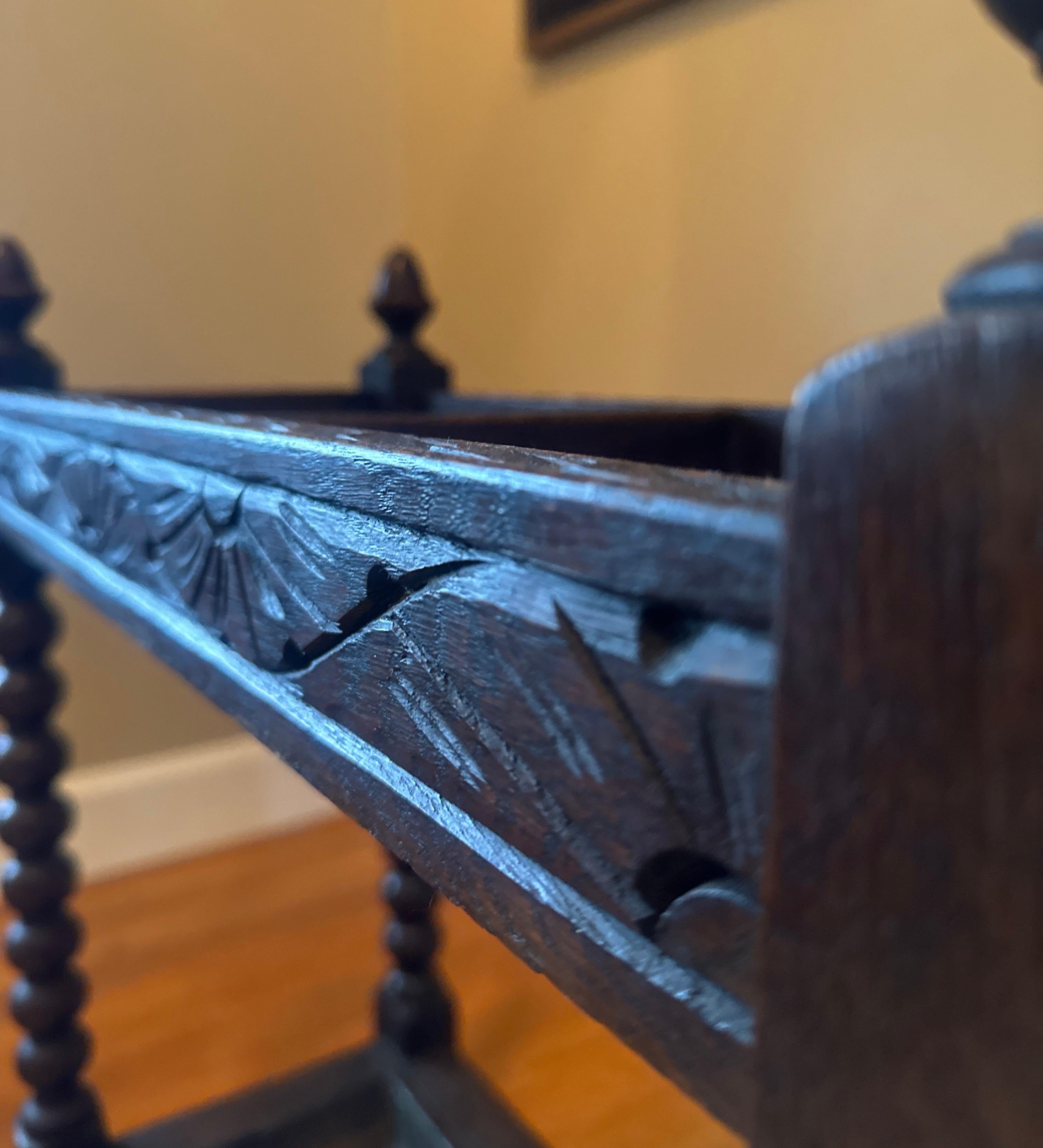 Chêne sculpté du 19e siècle, support de canne à bobines pour Umbrella anglaise Bon état - En vente à Roswell, GA