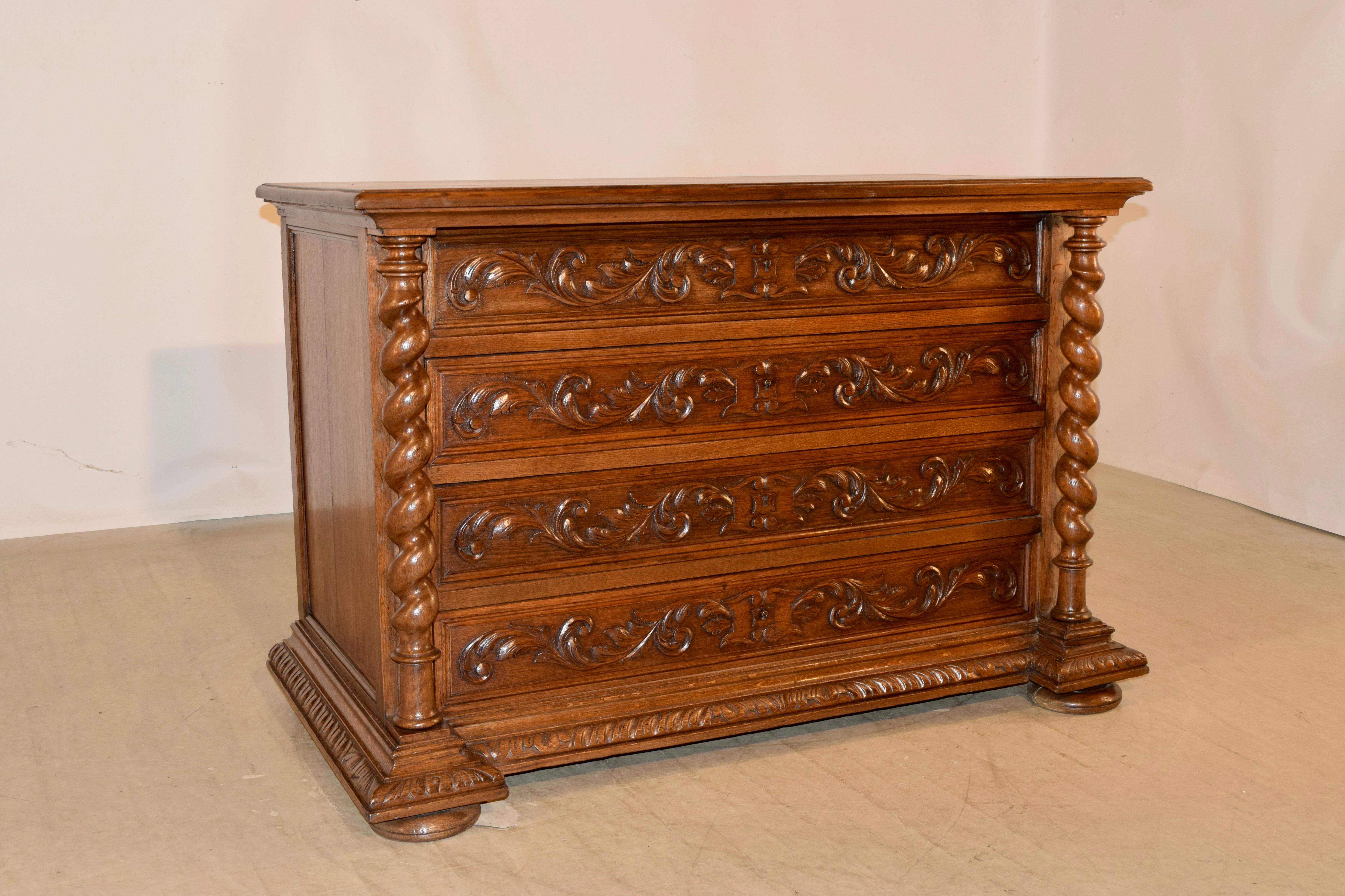 Quercia Commode francese in Oak intagliato del XIX secolo in vendita