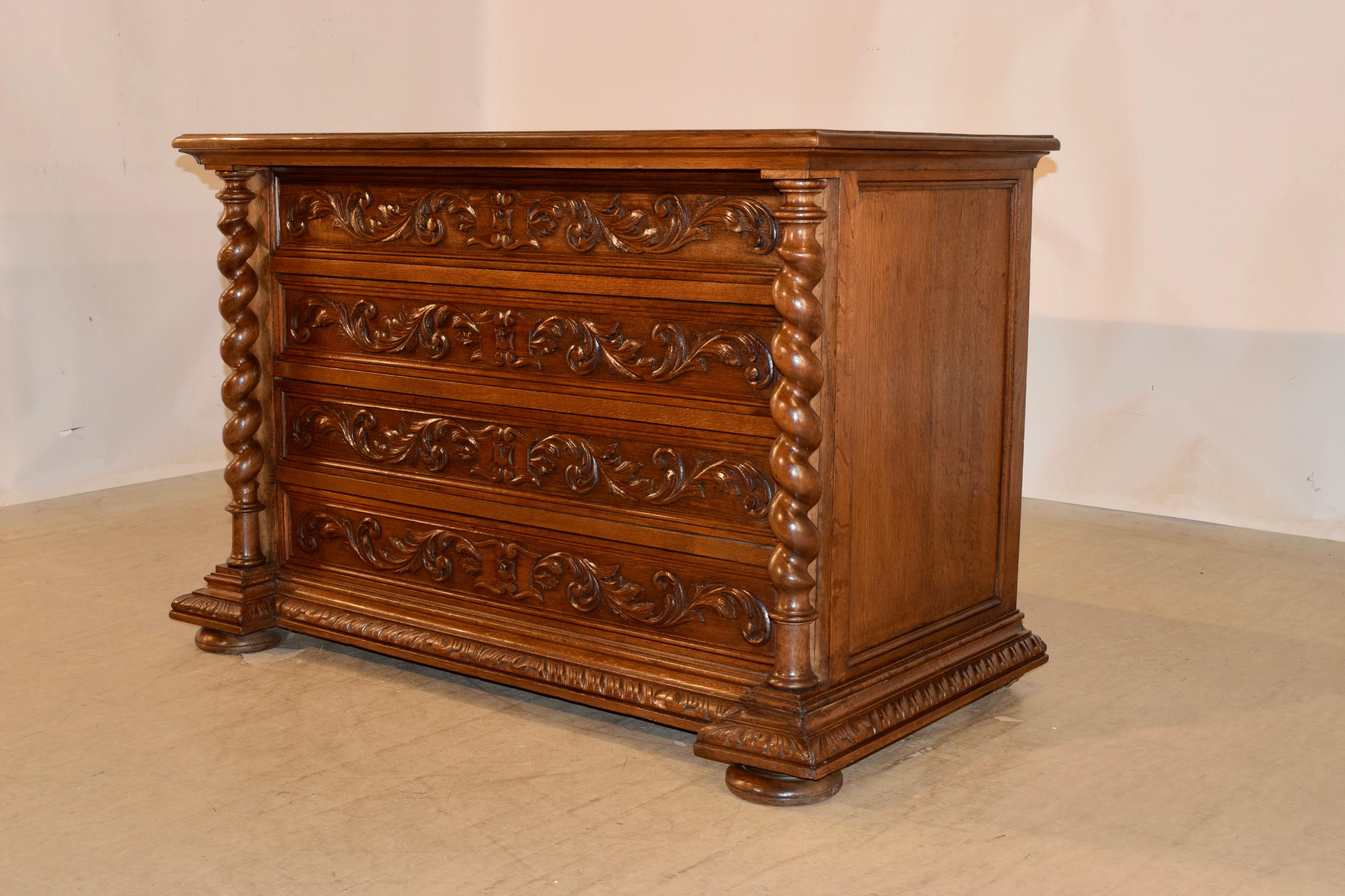 Commode francese in Oak intagliato del XIX secolo in vendita 2