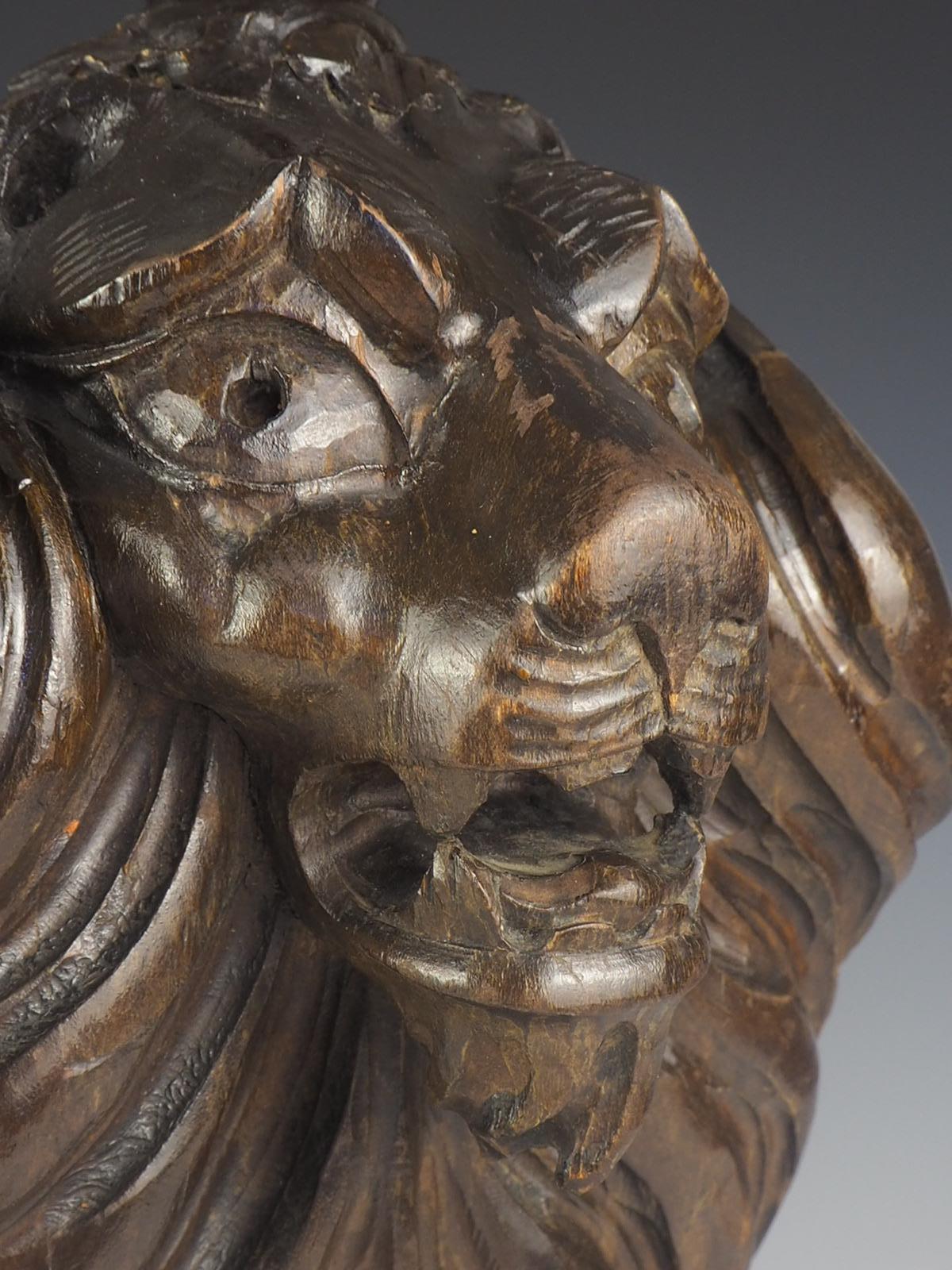 Lampes de table lion en chêne sculpté du XIXe siècle en vente 3