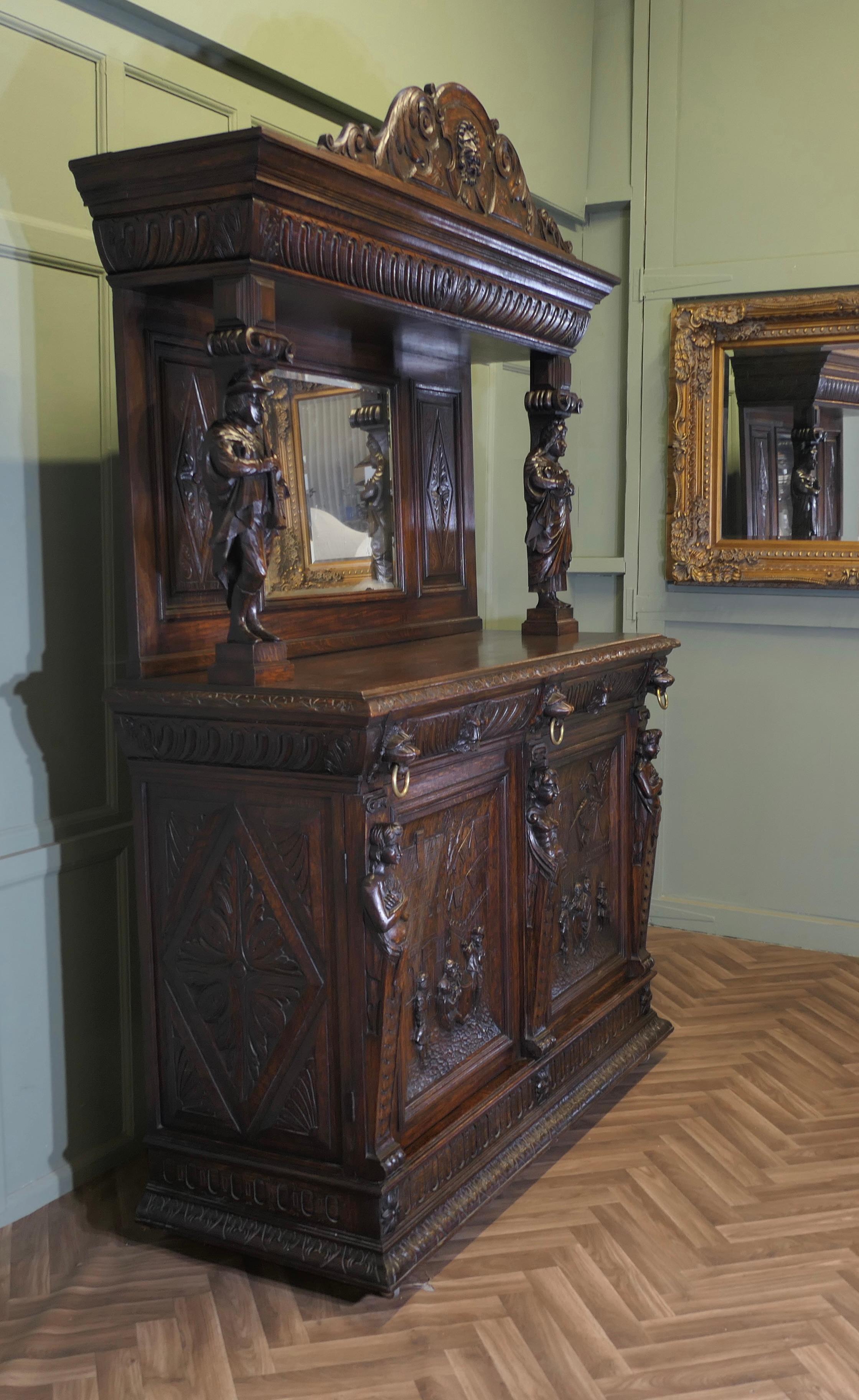Gotico Comò con schienale a specchio in Oak intagliato del XIX secolo con intagli di Greene & Greene in vendita