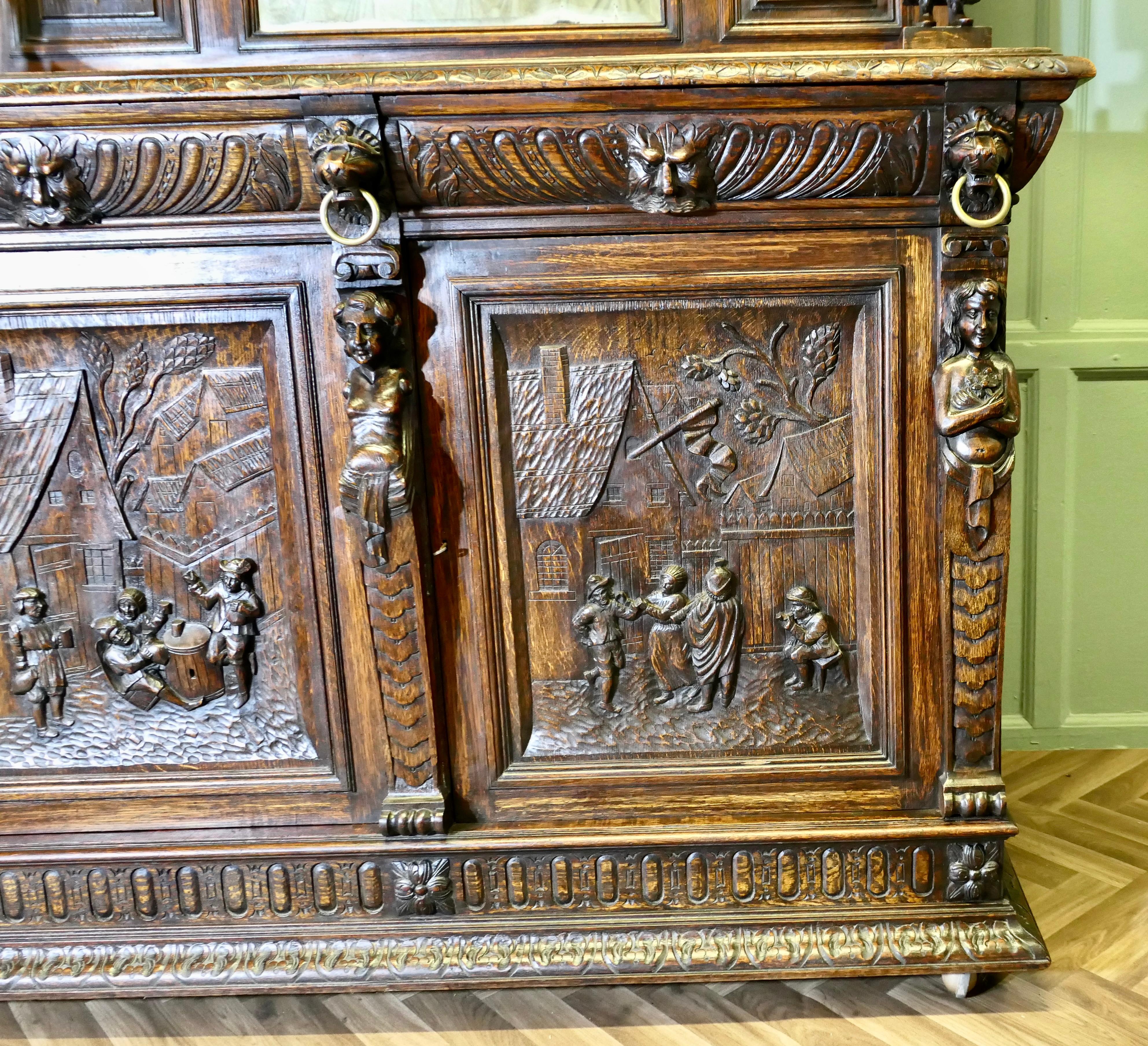 Quercia Comò con schienale a specchio in Oak intagliato del XIX secolo con intagli di Greene & Greene in vendita