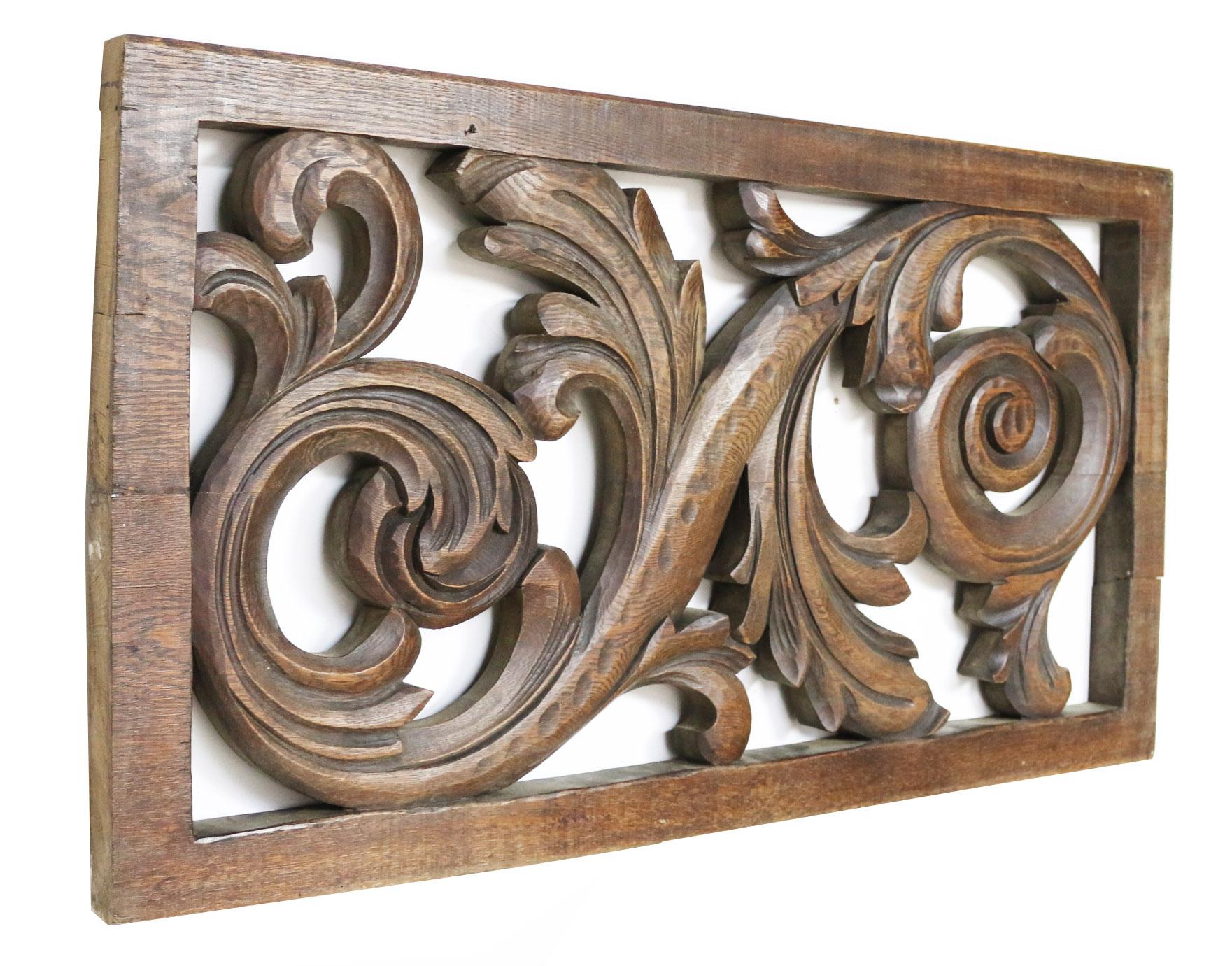 This stunning decorative carved oak panel, circa 1890, is in excellent condition for its age.

Measures: Height 58 cm

Width 105.5 cm

Depth 4.2 cm

Weight 12 kg.