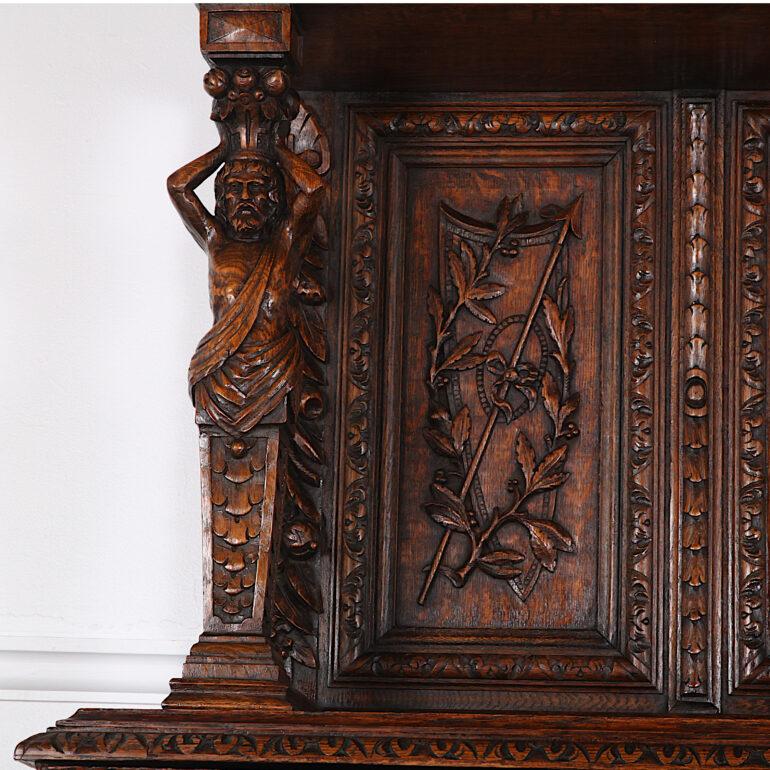 19th Century Carved Oak Renaissance Revival Buffet In Good Condition In Vancouver, British Columbia