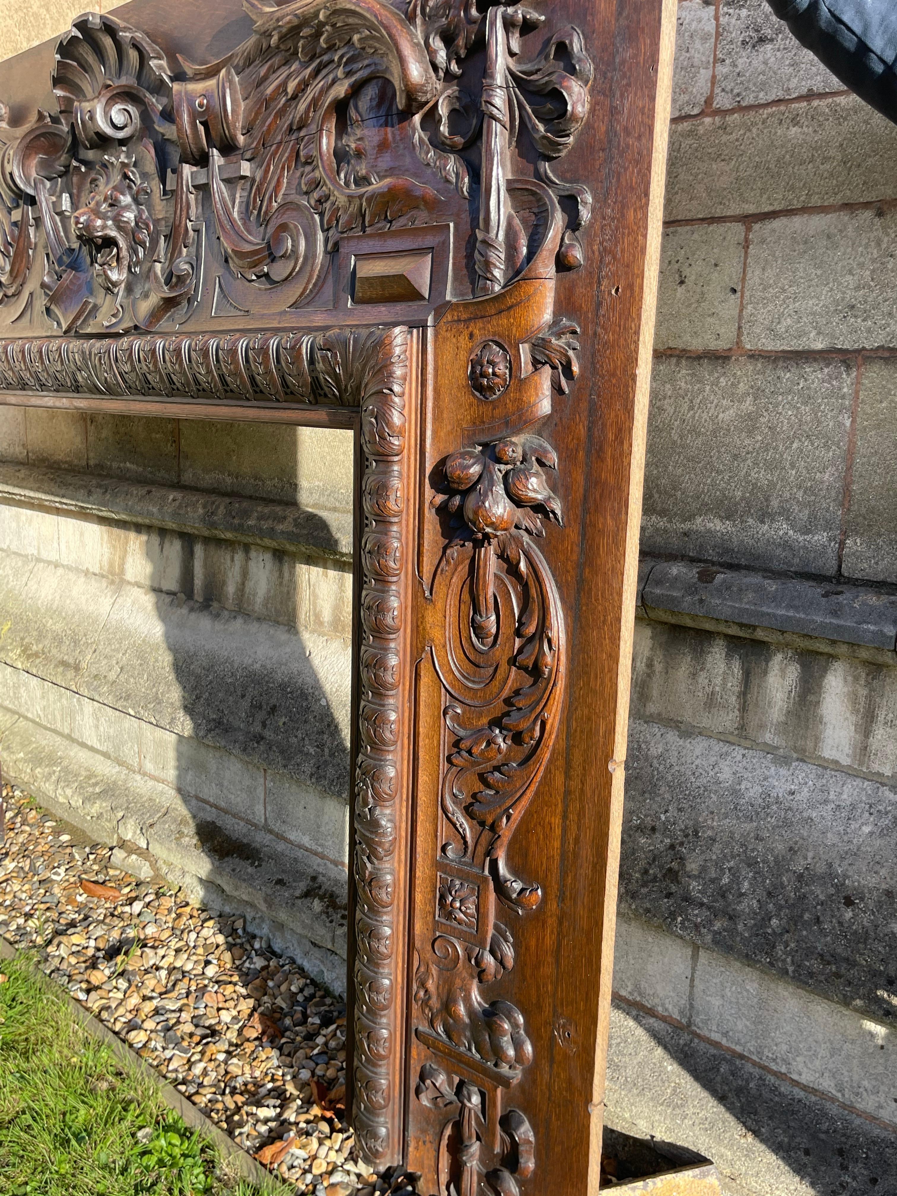 Cheminée en bois de chêne sculpté du 19e siècle en vente 3