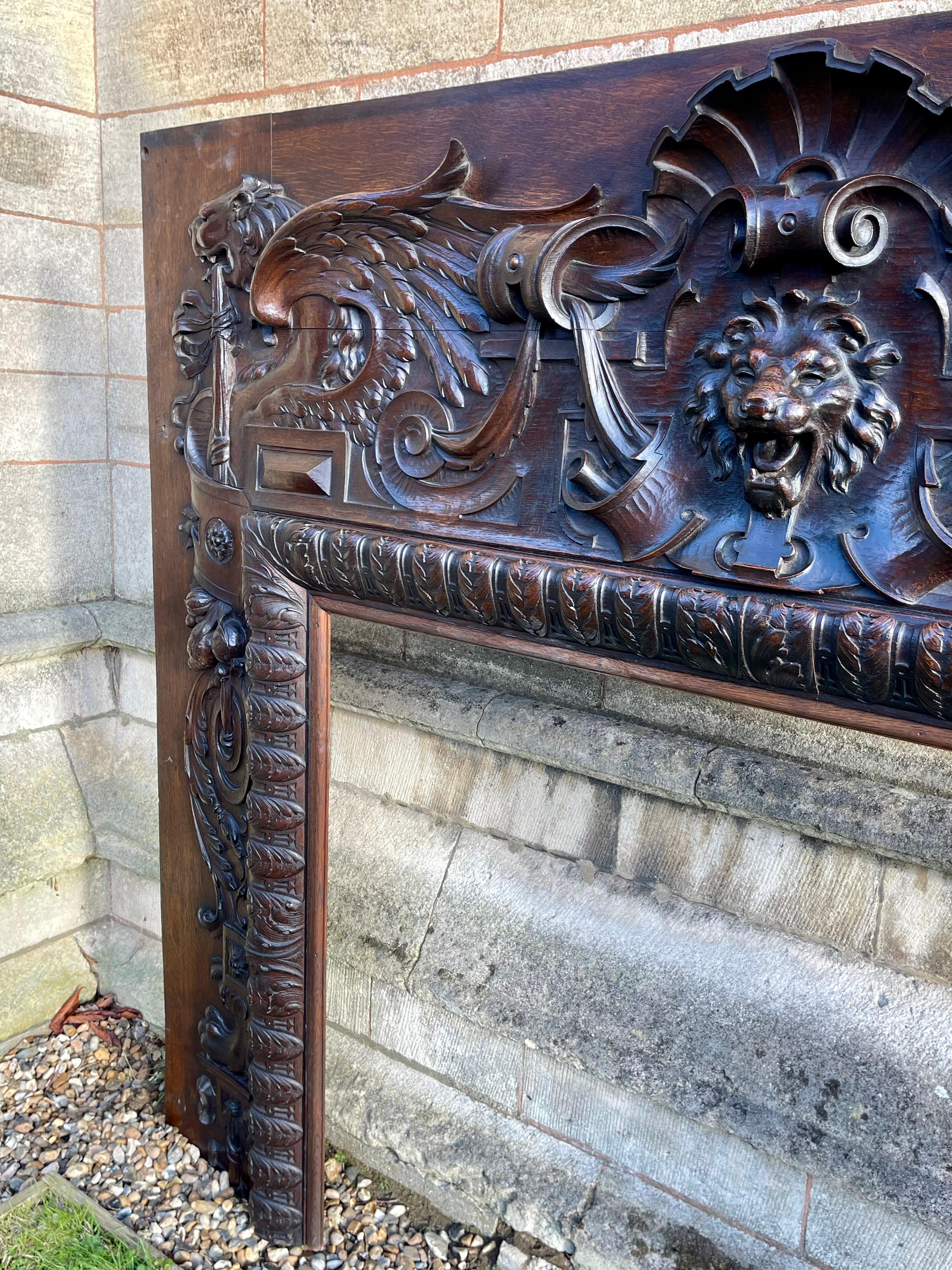 Cheminée en bois de chêne sculpté du 19e siècle en vente 4
