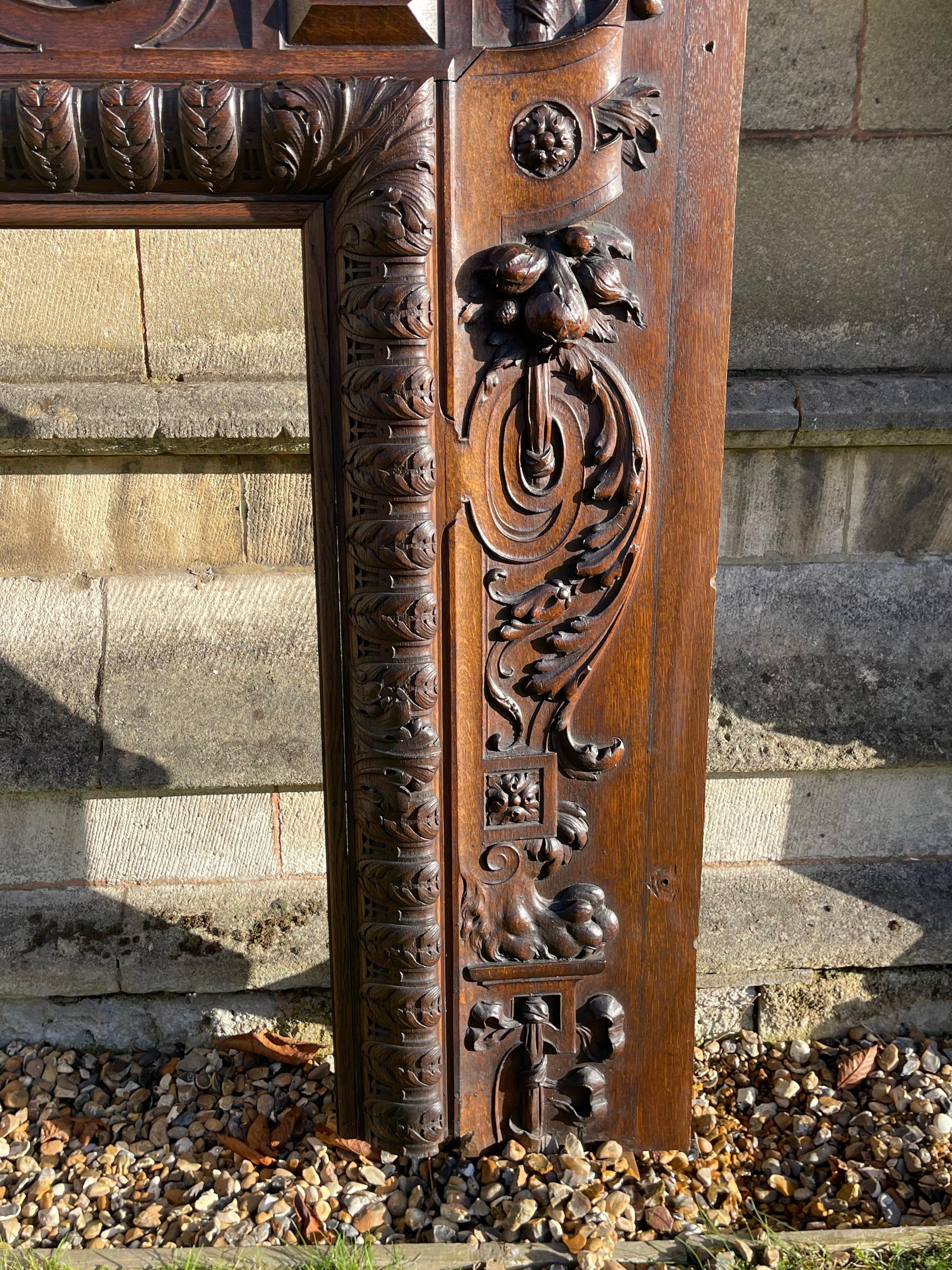 Cheminée en bois de chêne sculpté du 19e siècle Bon état - En vente à Southall, GB