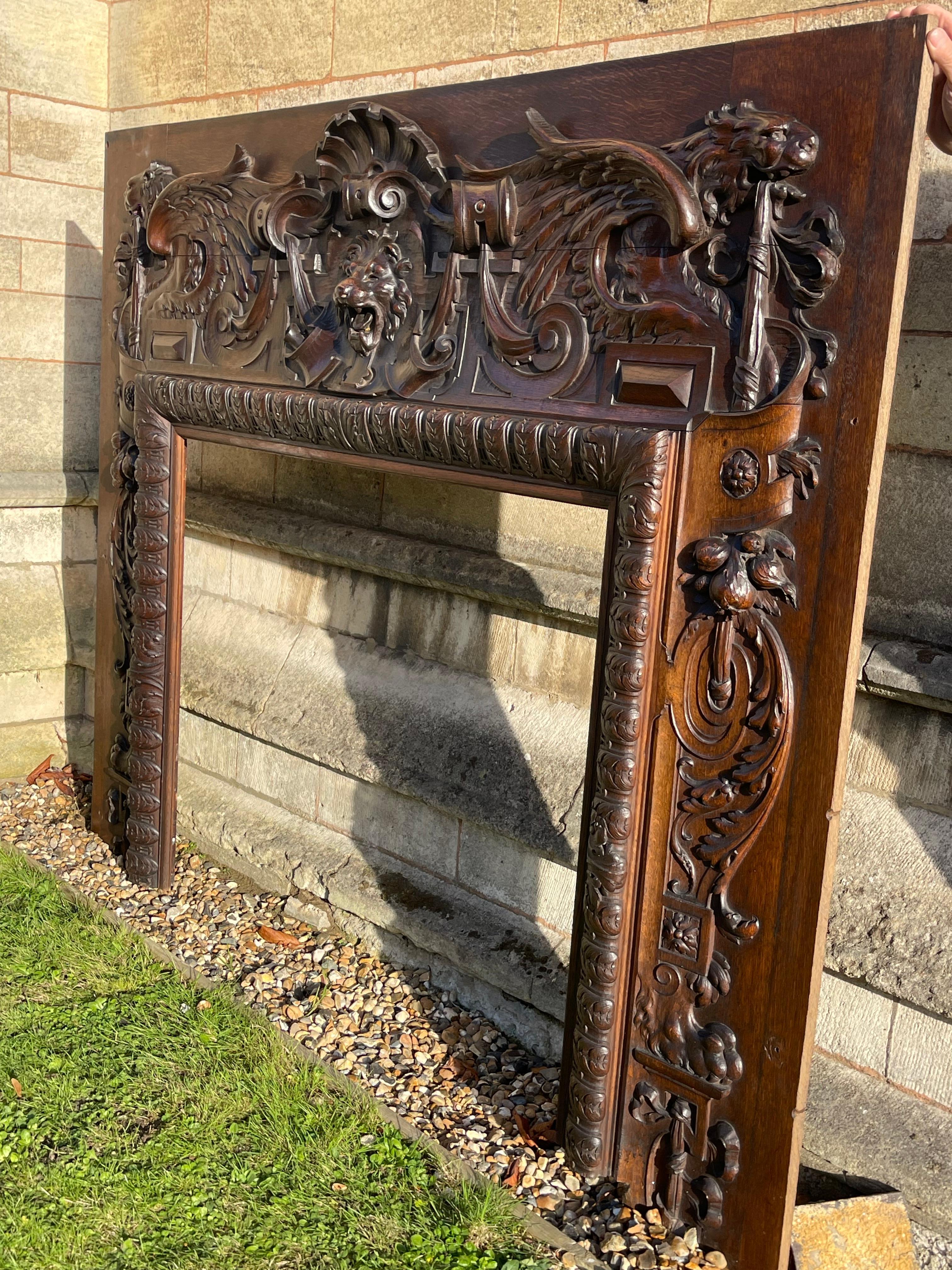 XIXe siècle Cheminée en bois de chêne sculpté du 19e siècle en vente