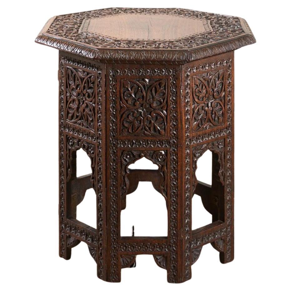 Tavolino anglo-indiano in Padauk intagliato del XIX secolo - più piccolo in vendita