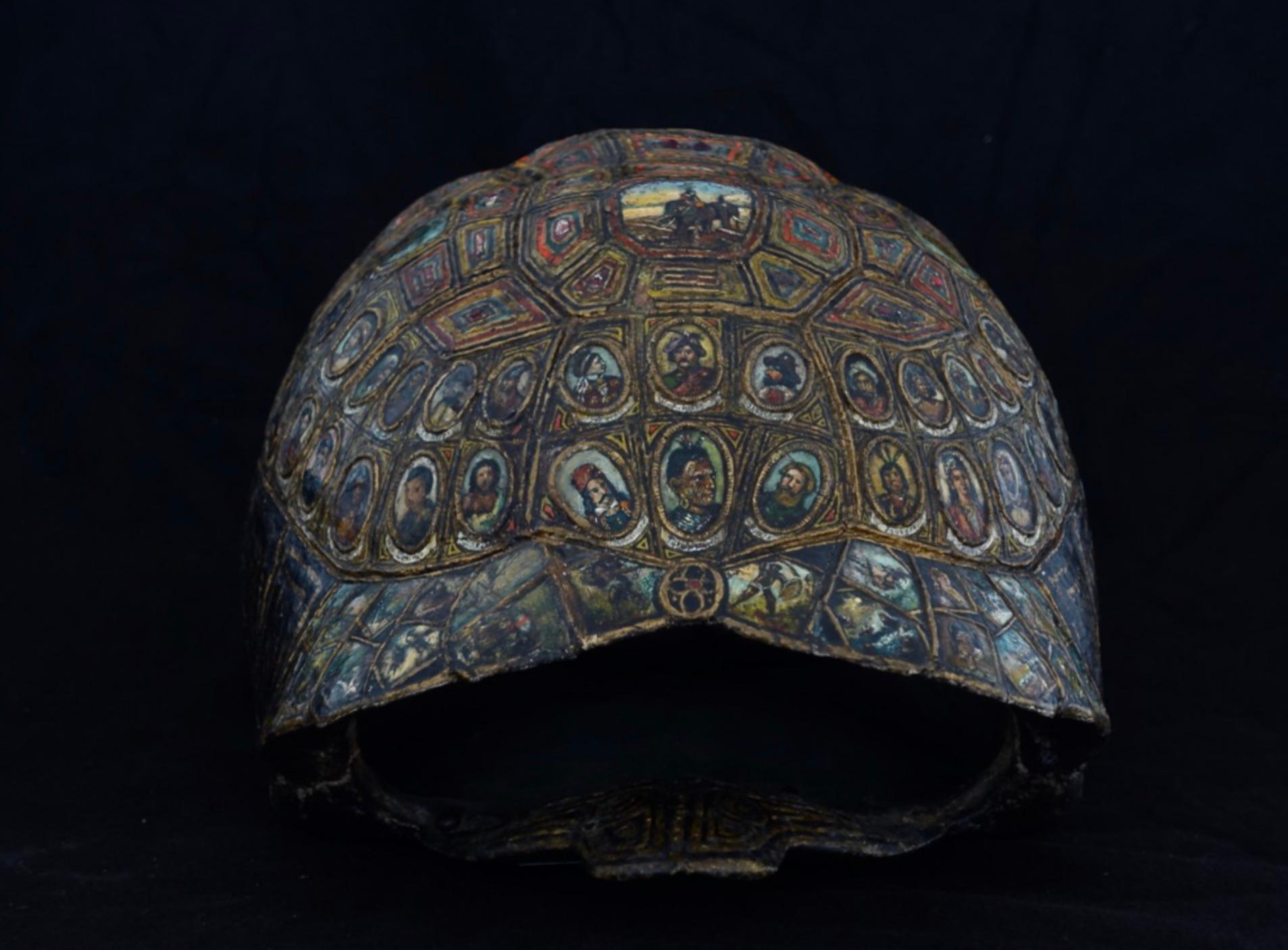 19th-century Carved, Painted and Gilt tortoise shell, 'the Cosmic Turtle' For Sale 1