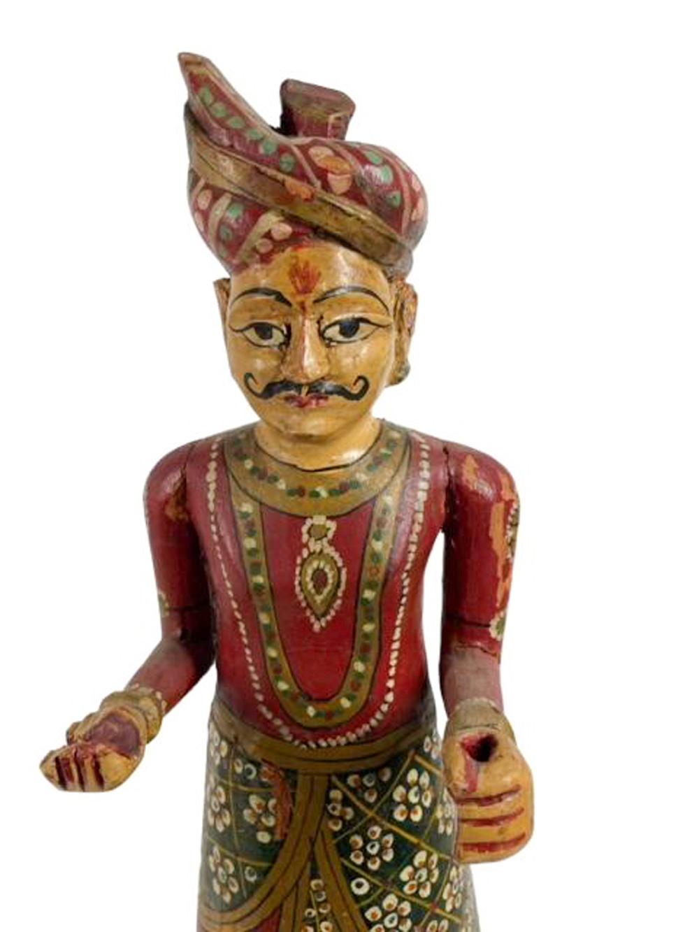 XIXe siècle Figure sculptée et peinte du 19e siècle d'un gentilhomme en costume élaboré en vente