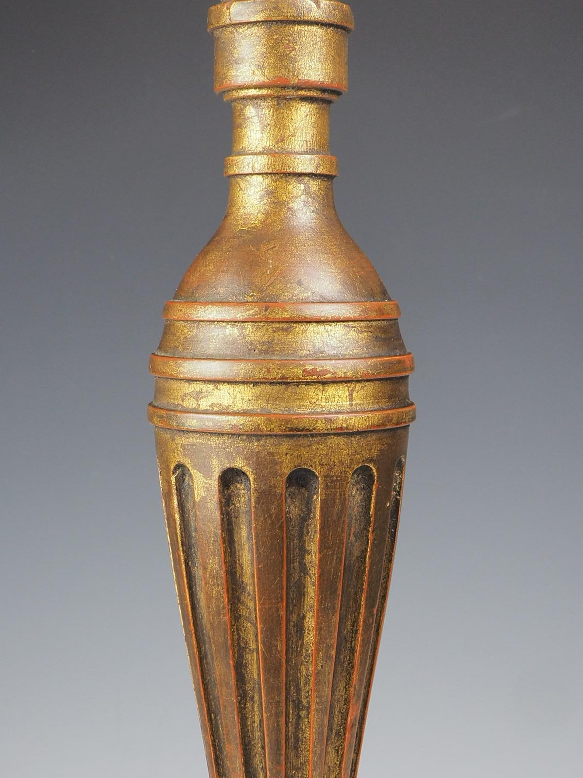 Lampe de table en bois doré polychrome sculpté du XIXe siècle Bon état - En vente à Lincoln, GB