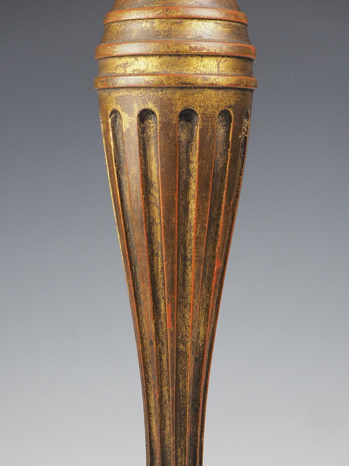 Bois doré Lampe de table en bois doré polychrome sculpté du XIXe siècle en vente