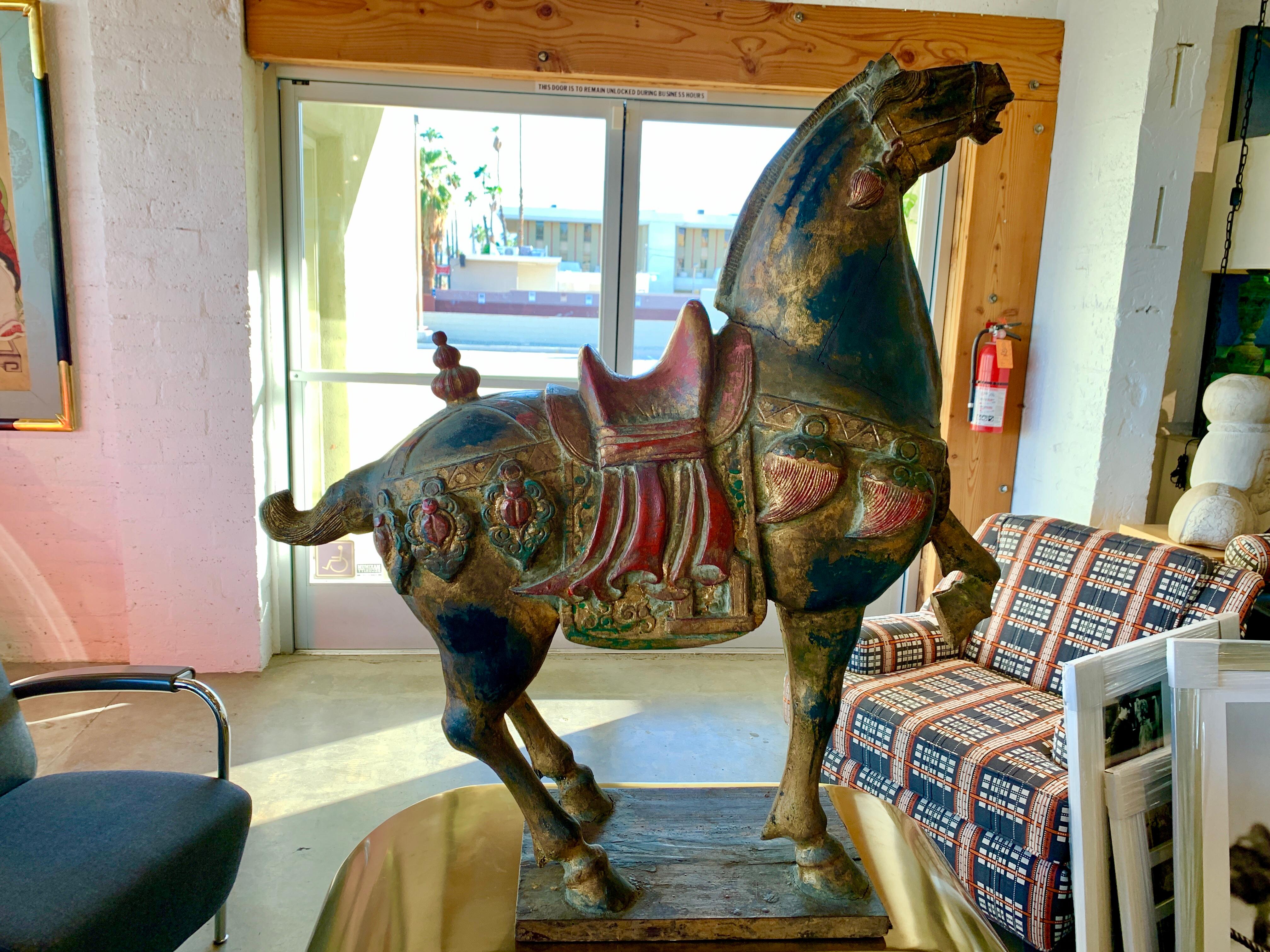 Caballo chino tallado y policromado en venta 6
