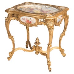 Table sculptée du 19ème siècle de style Louis XV avec panneaux en porcelaine
