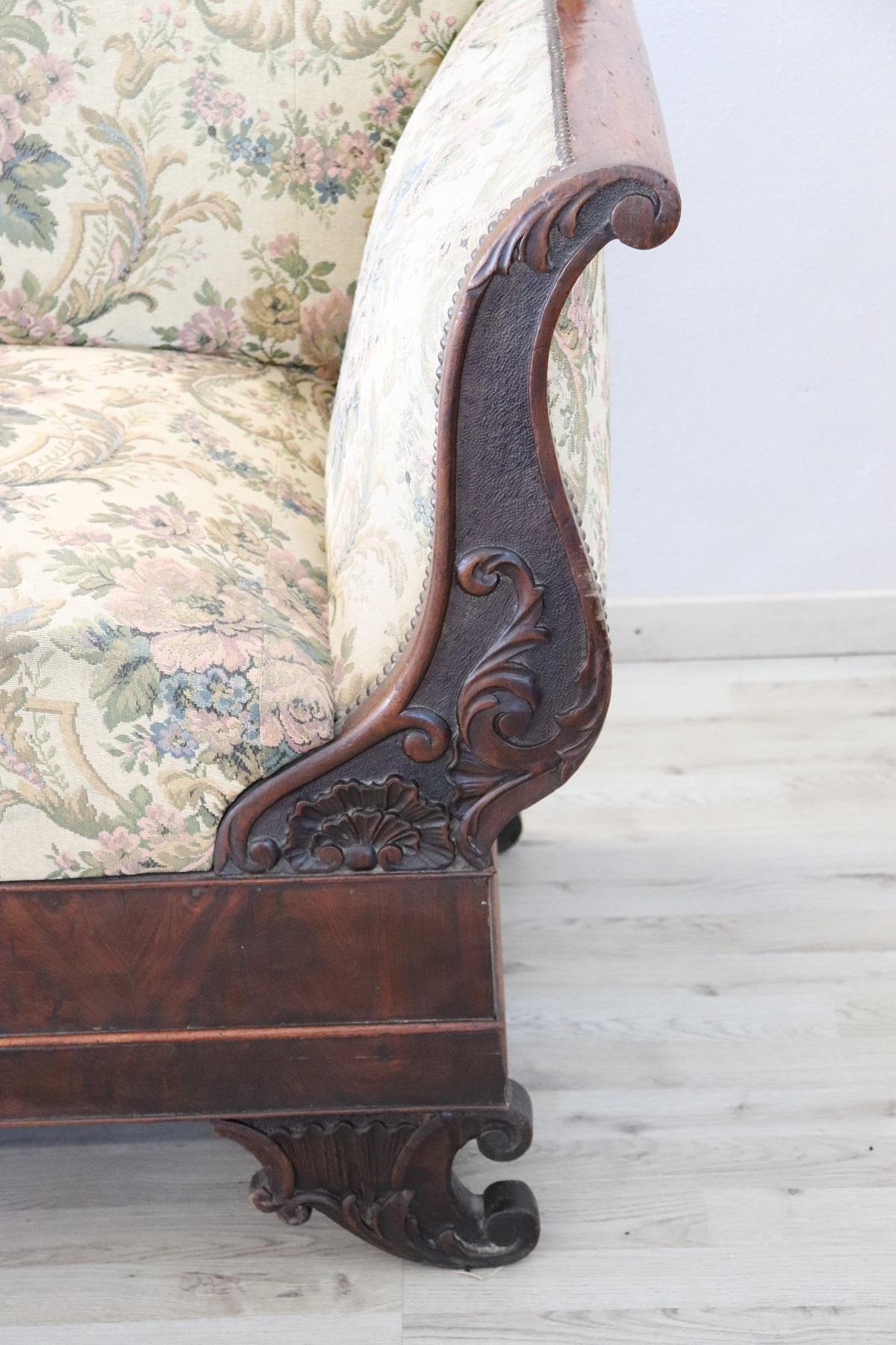 19th Century Carved Walnut Charles X Antique Settee In Good Condition In Casale Monferrato, IT