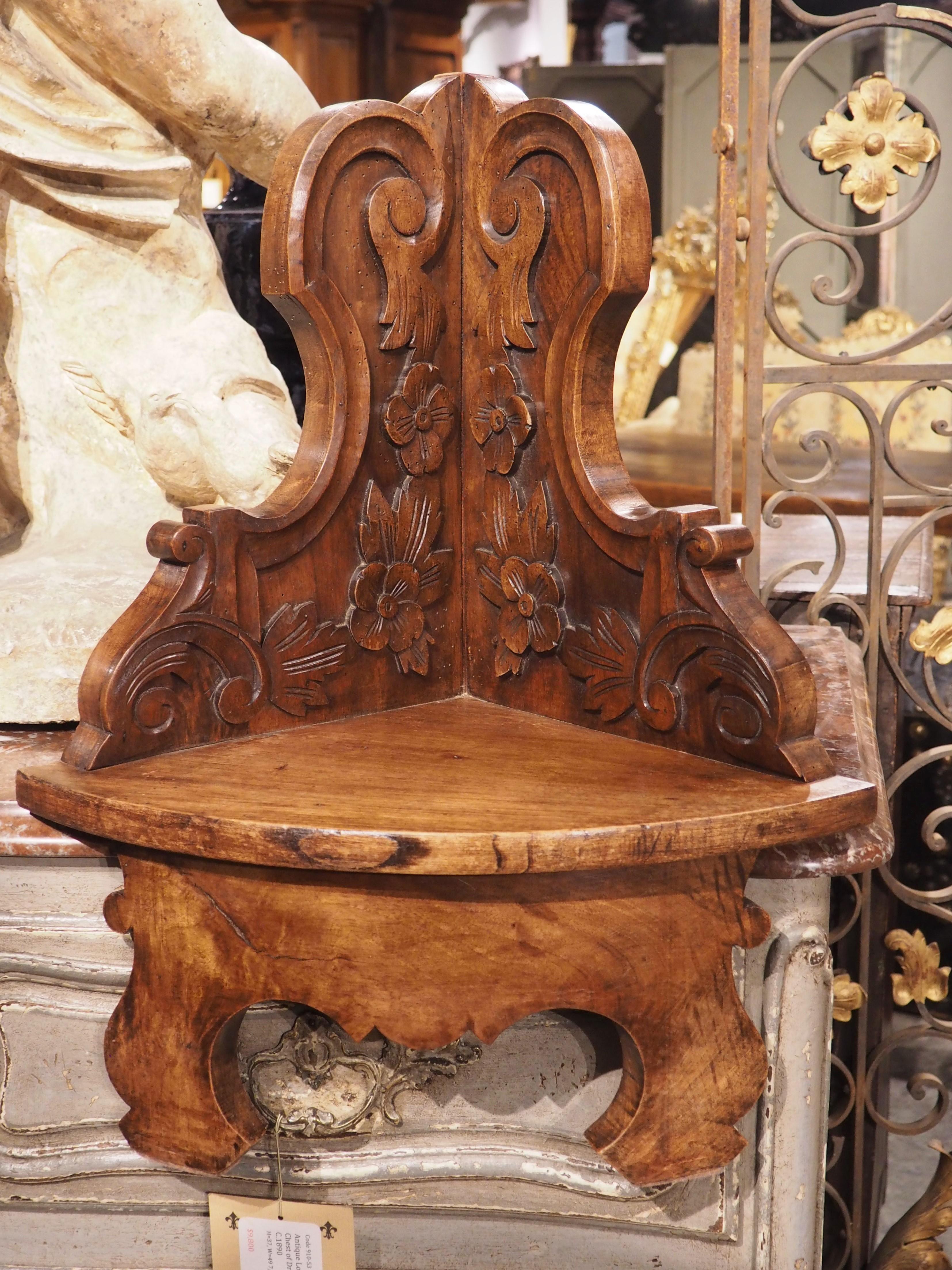 19th Century Carved Walnut Corner Shelf from France For Sale 4