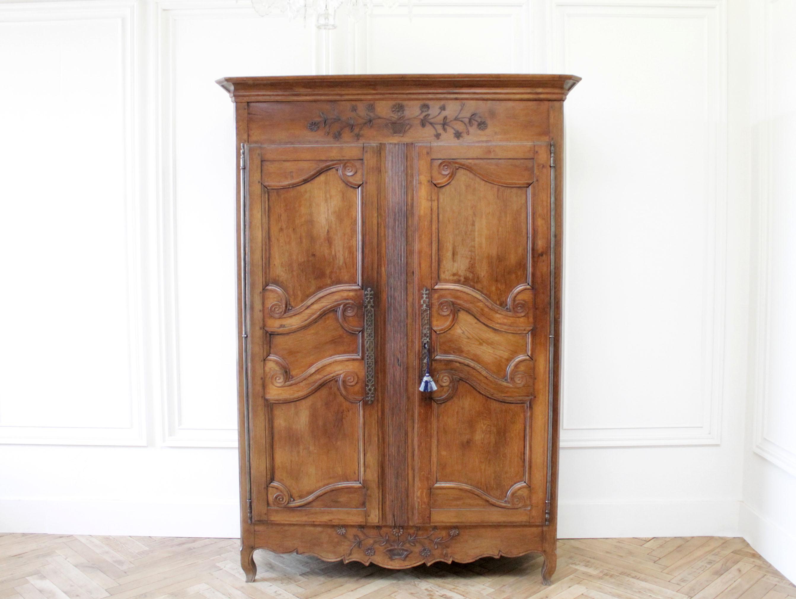 19th century carved walnut French Provincial armoire cabinet
Double doors with original working locking key.
Does not come apart. Doors lift off easily.
Solid and sturdy great storage.
Measures: 56