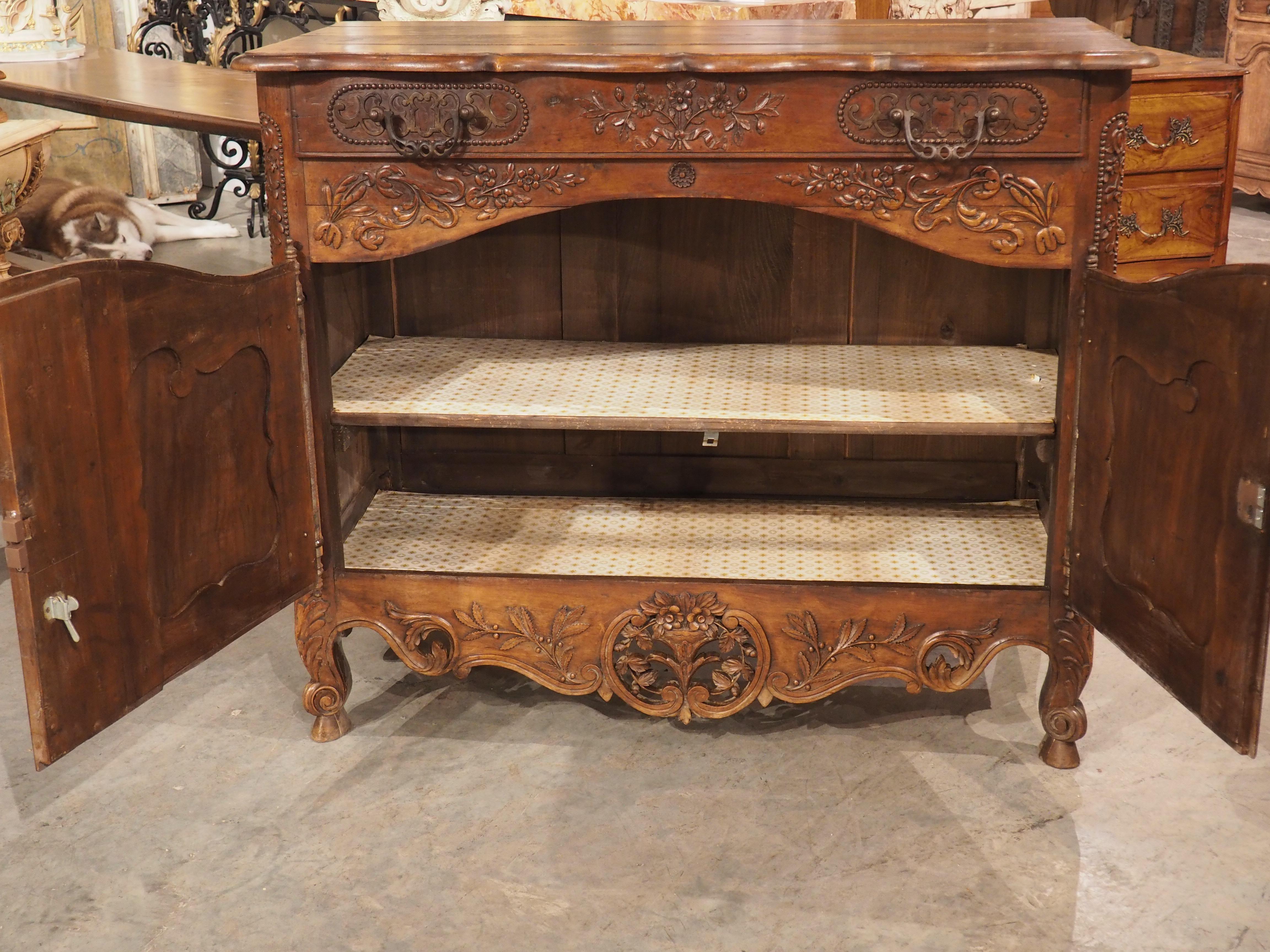 19th Century Carved Walnut Wood Buffet from Provence, France For Sale 5