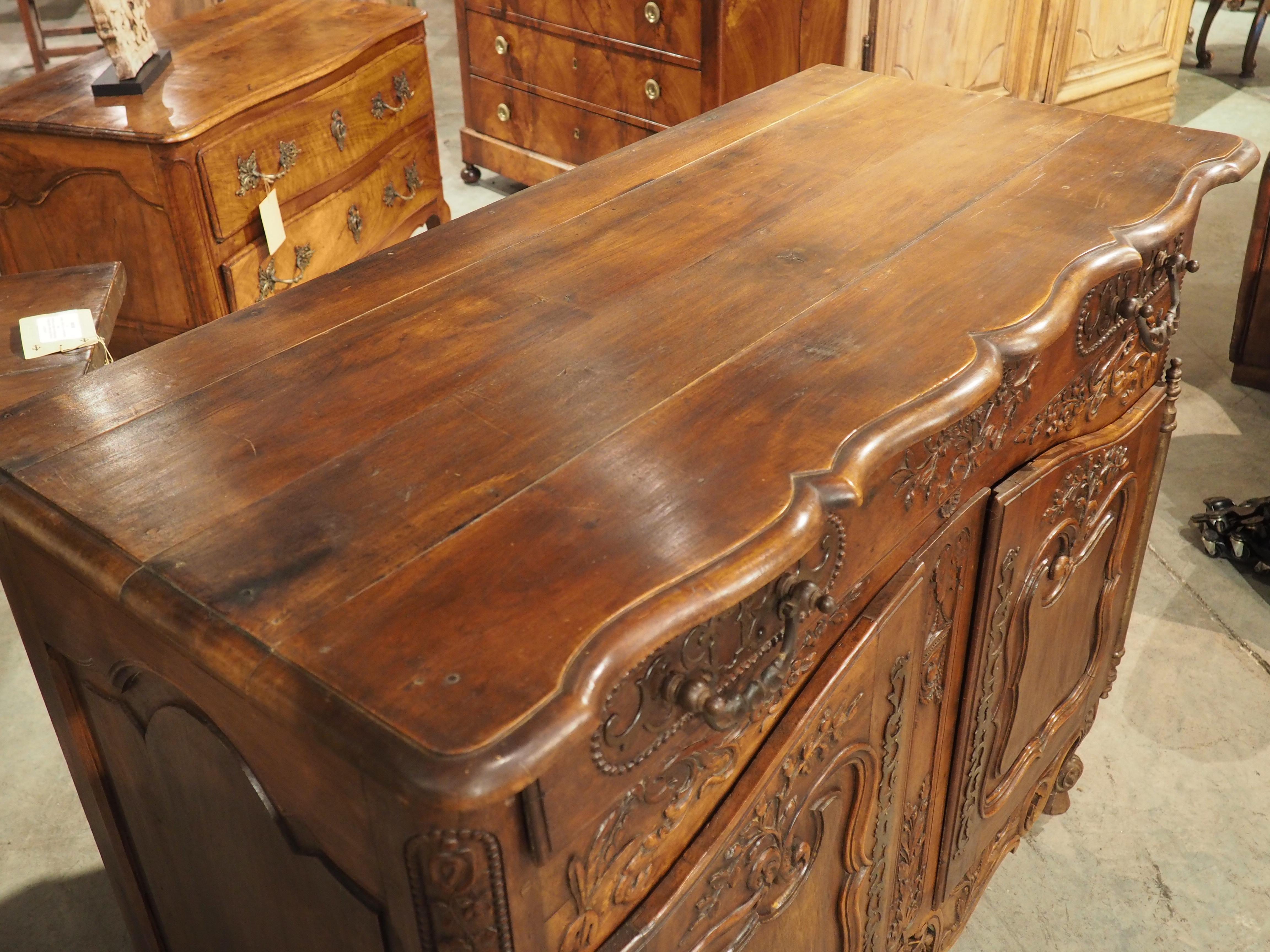 19th Century Carved Walnut Wood Buffet from Provence, France For Sale 8