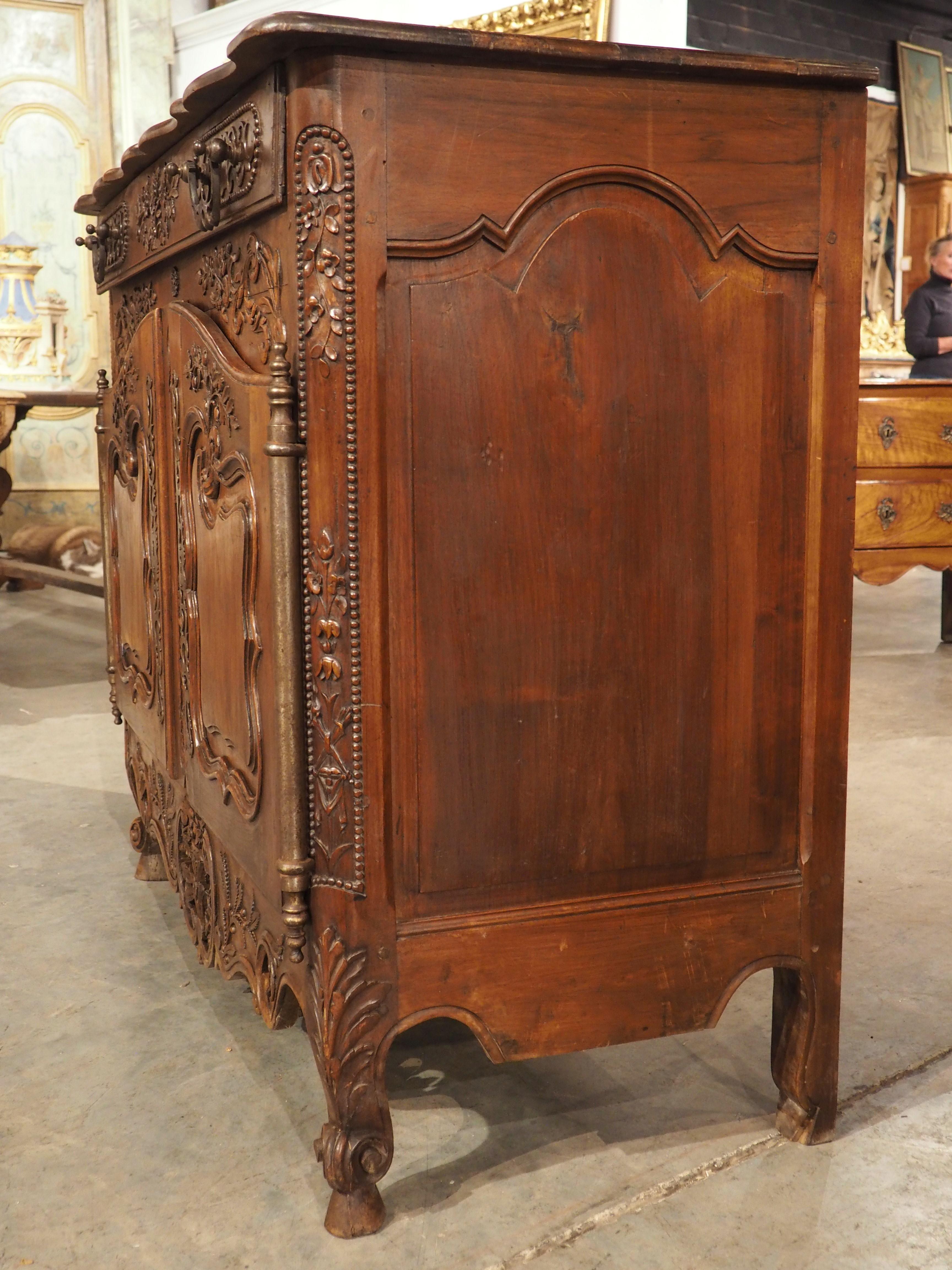 19th Century Carved Walnut Wood Buffet from Provence, France For Sale 13